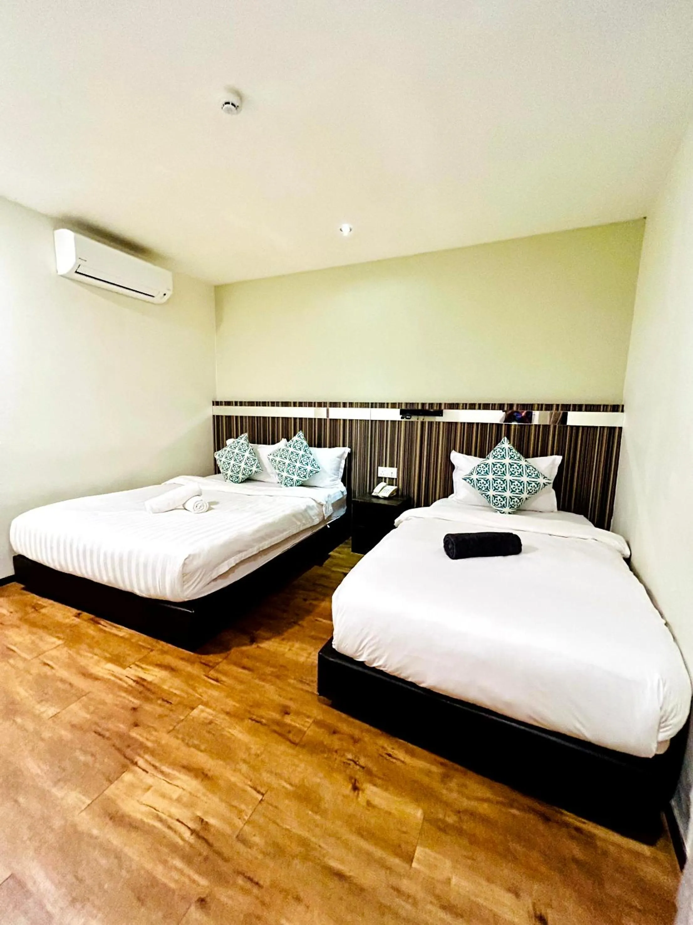 Photo of the whole room, Bed in Kino Hotel