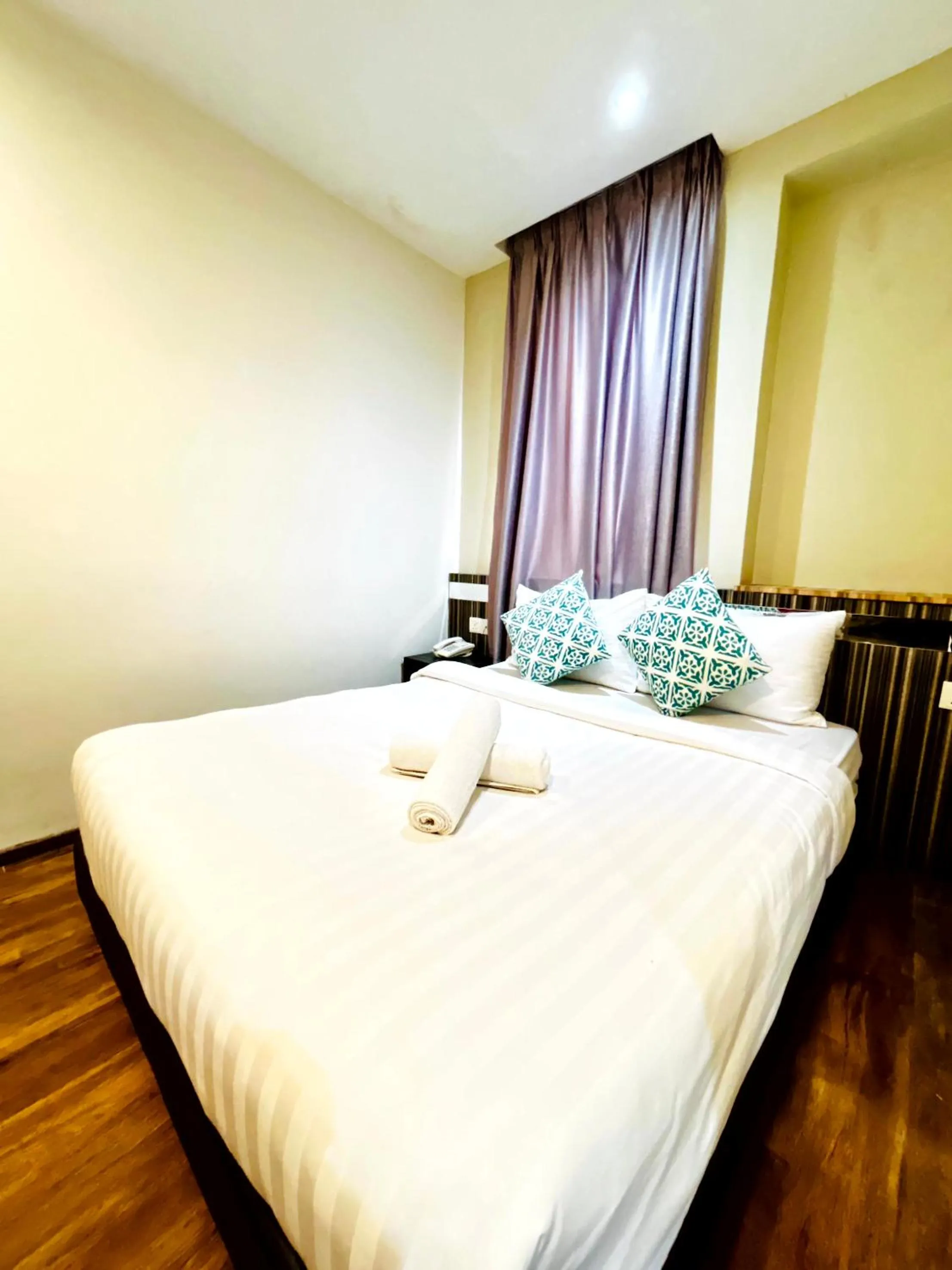 Photo of the whole room, Bed in Kino Hotel