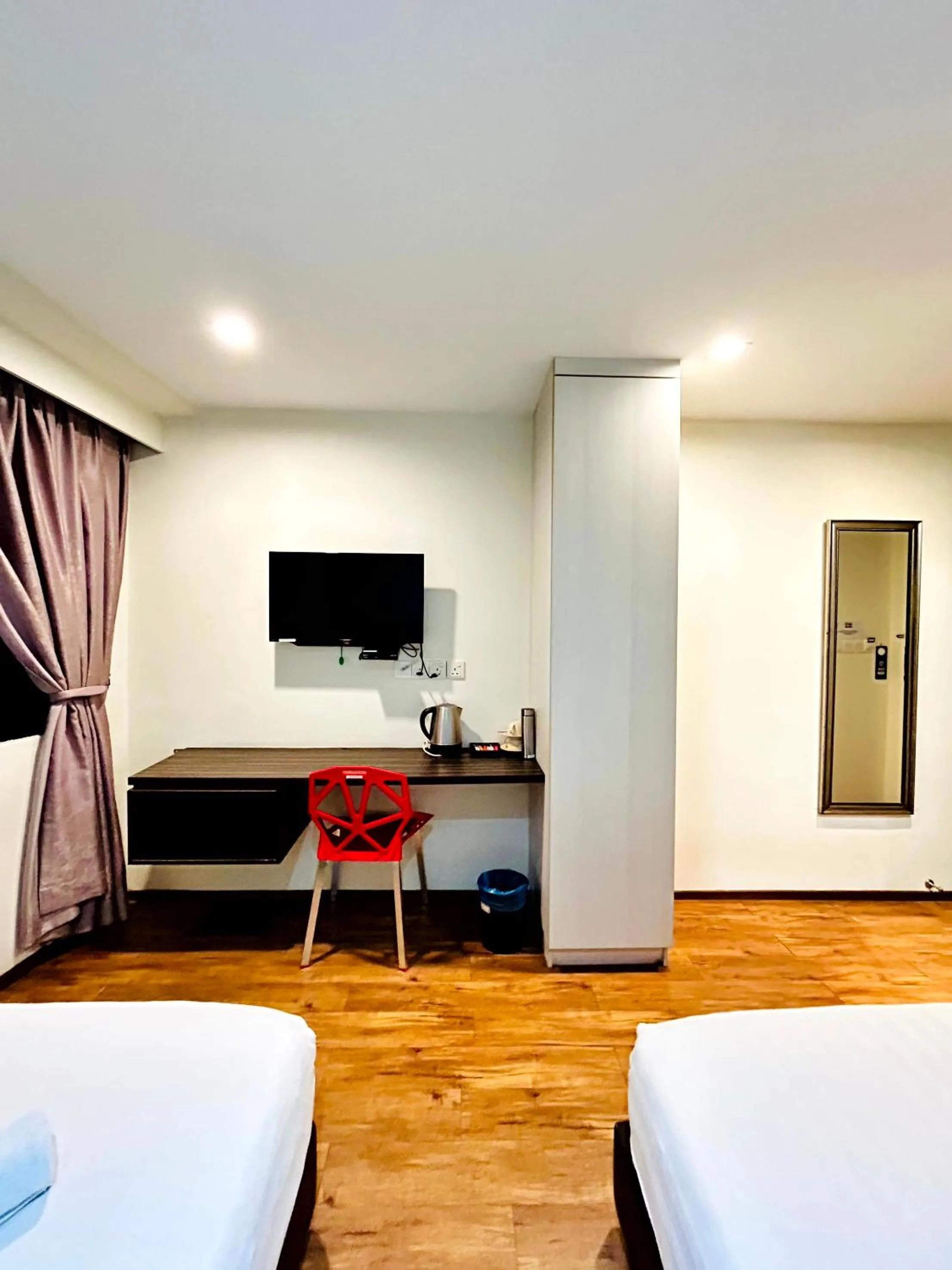 Photo of the whole room, Bed in Kino Hotel