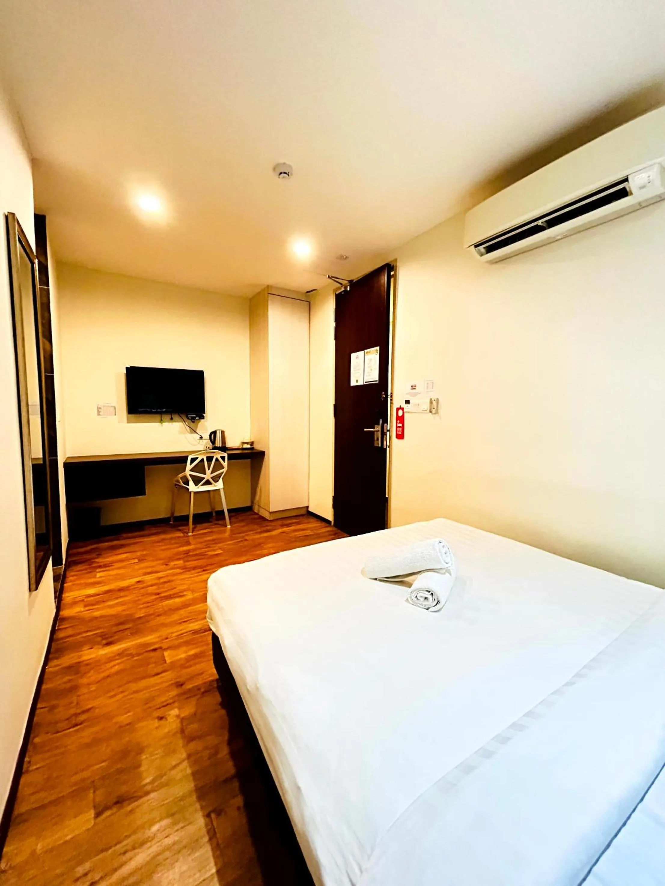 Bedroom, Bed in Kino Hotel