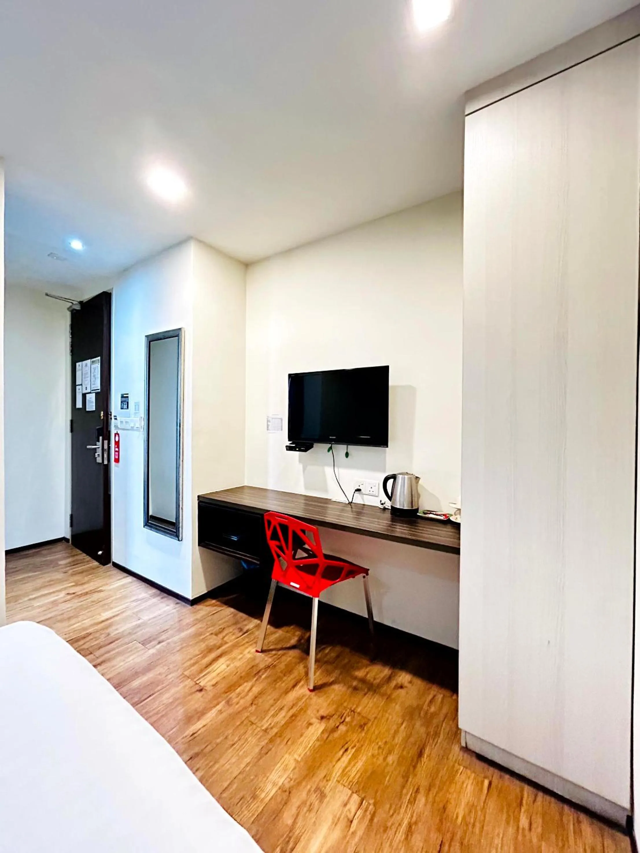 Photo of the whole room, Bed in Kino Hotel