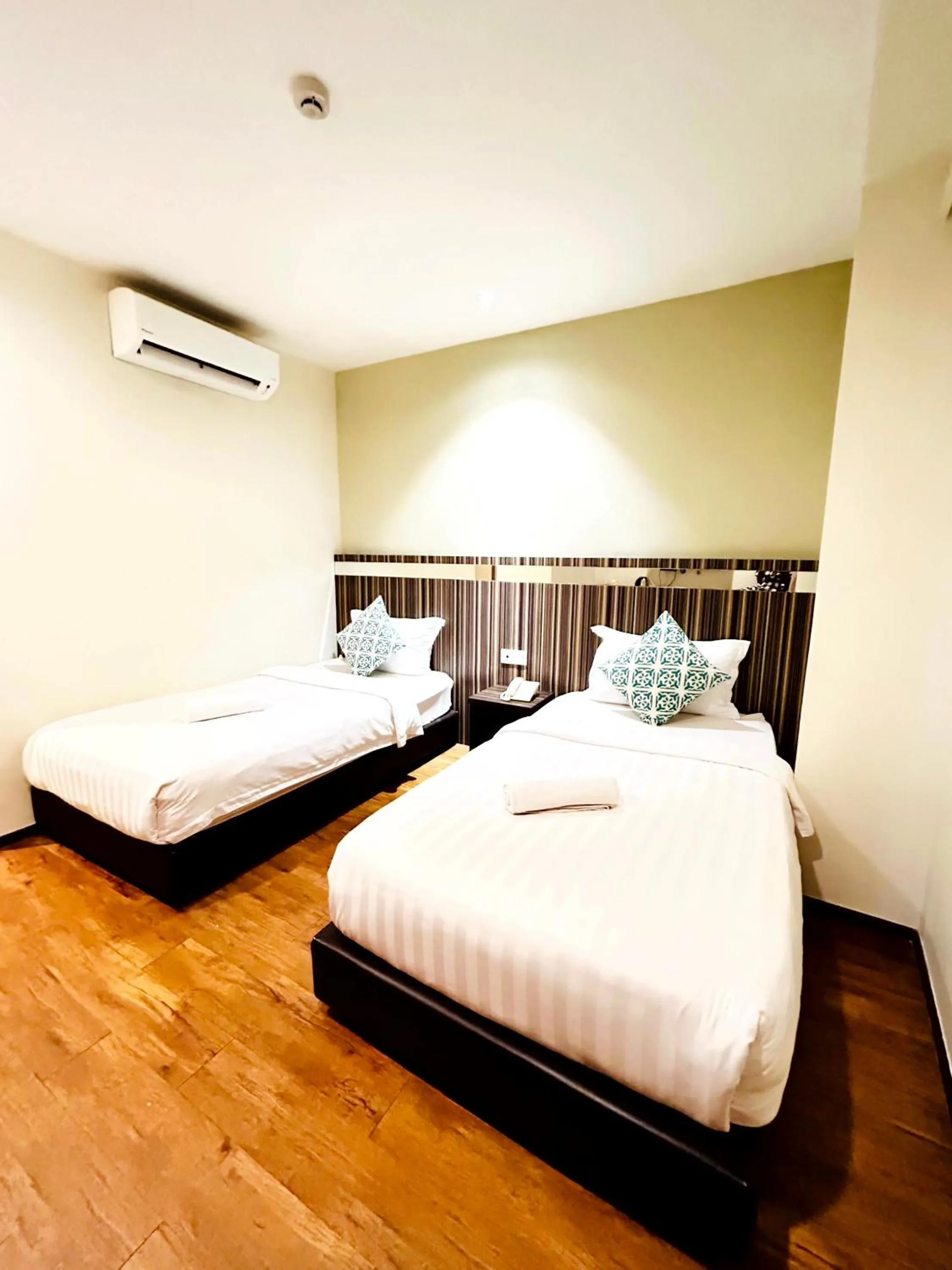 Photo of the whole room, Bed in Kino Hotel