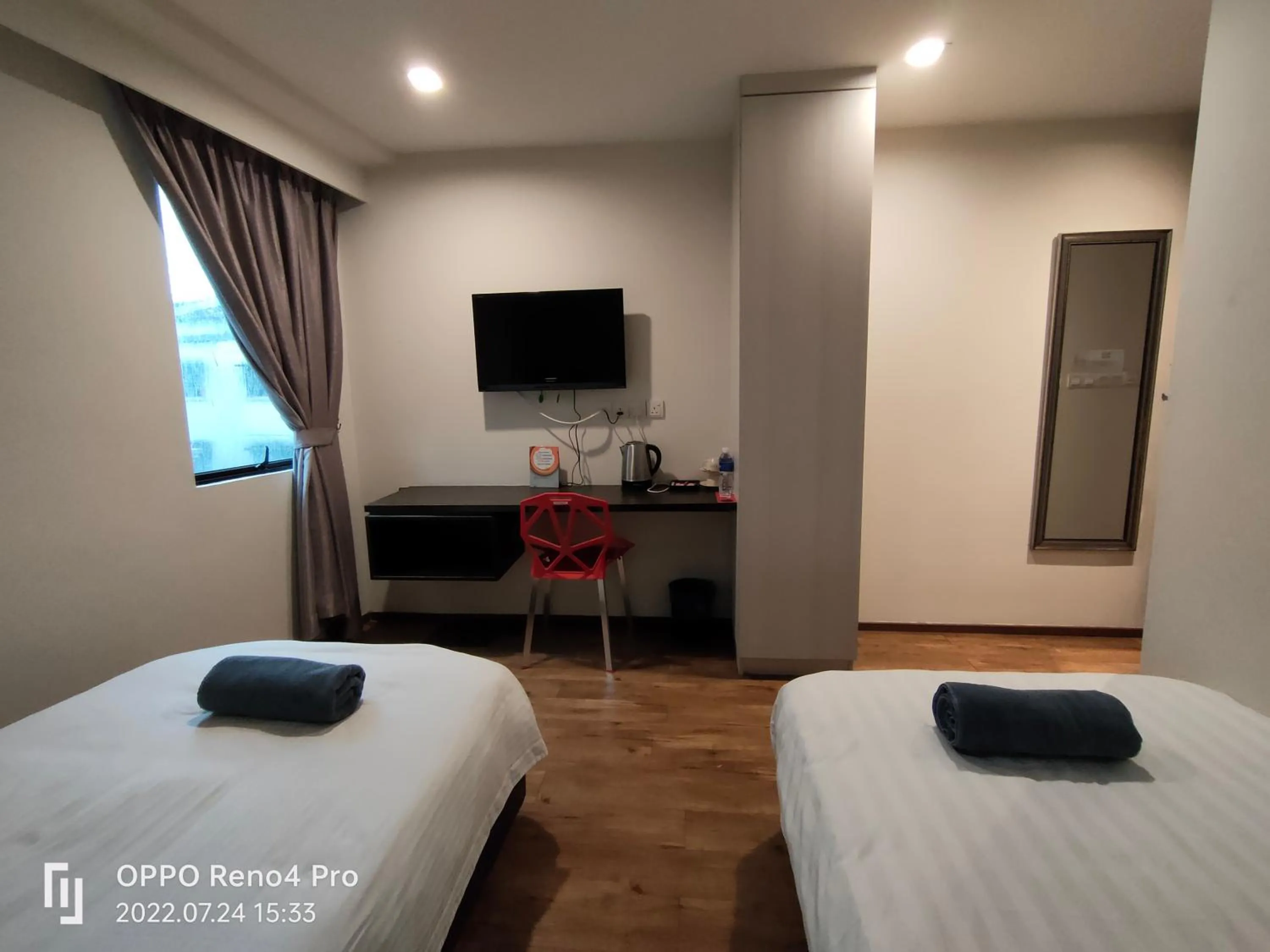 Bedroom, Bed in Kino Hotel