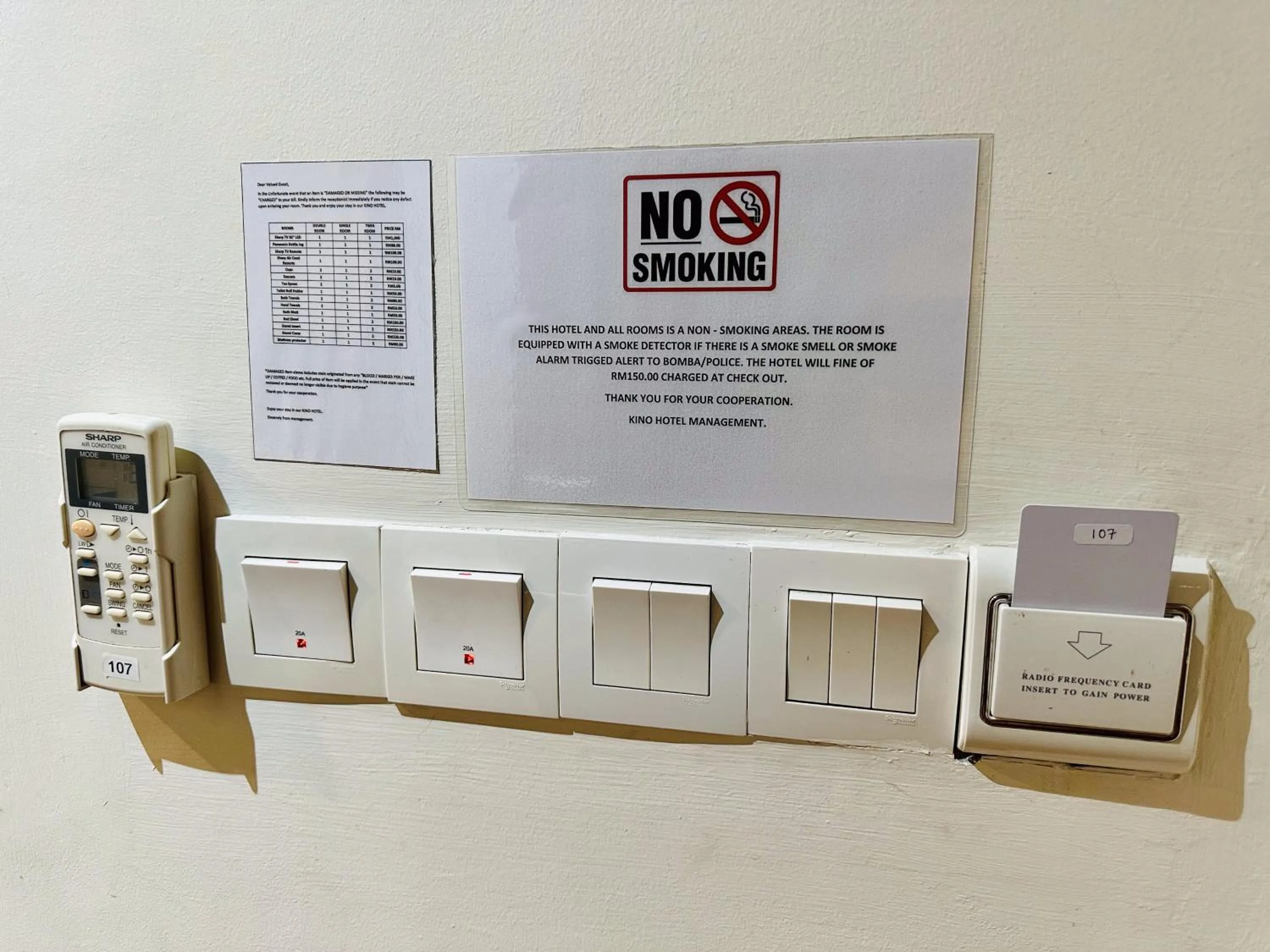 Text overlay in Kino Hotel