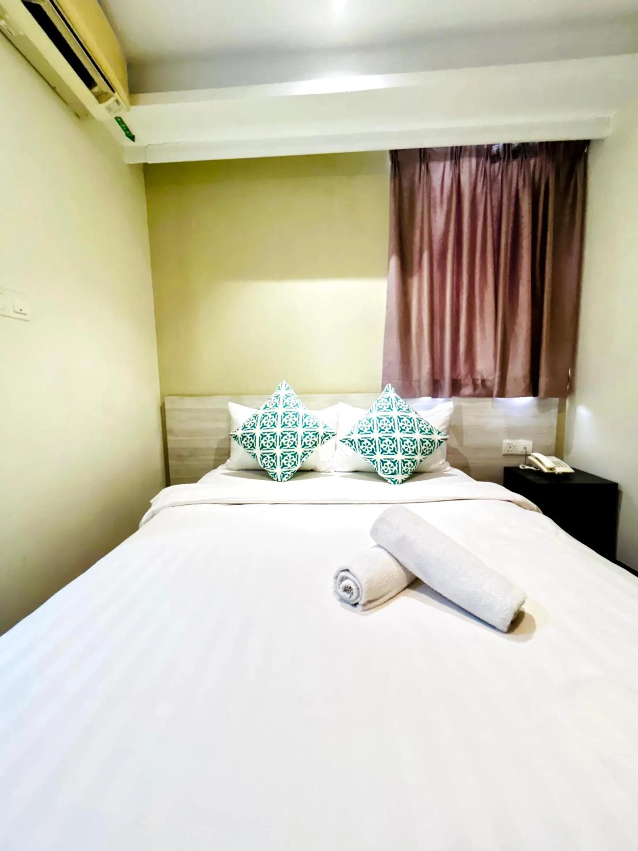 Photo of the whole room, Bed in Kino Hotel