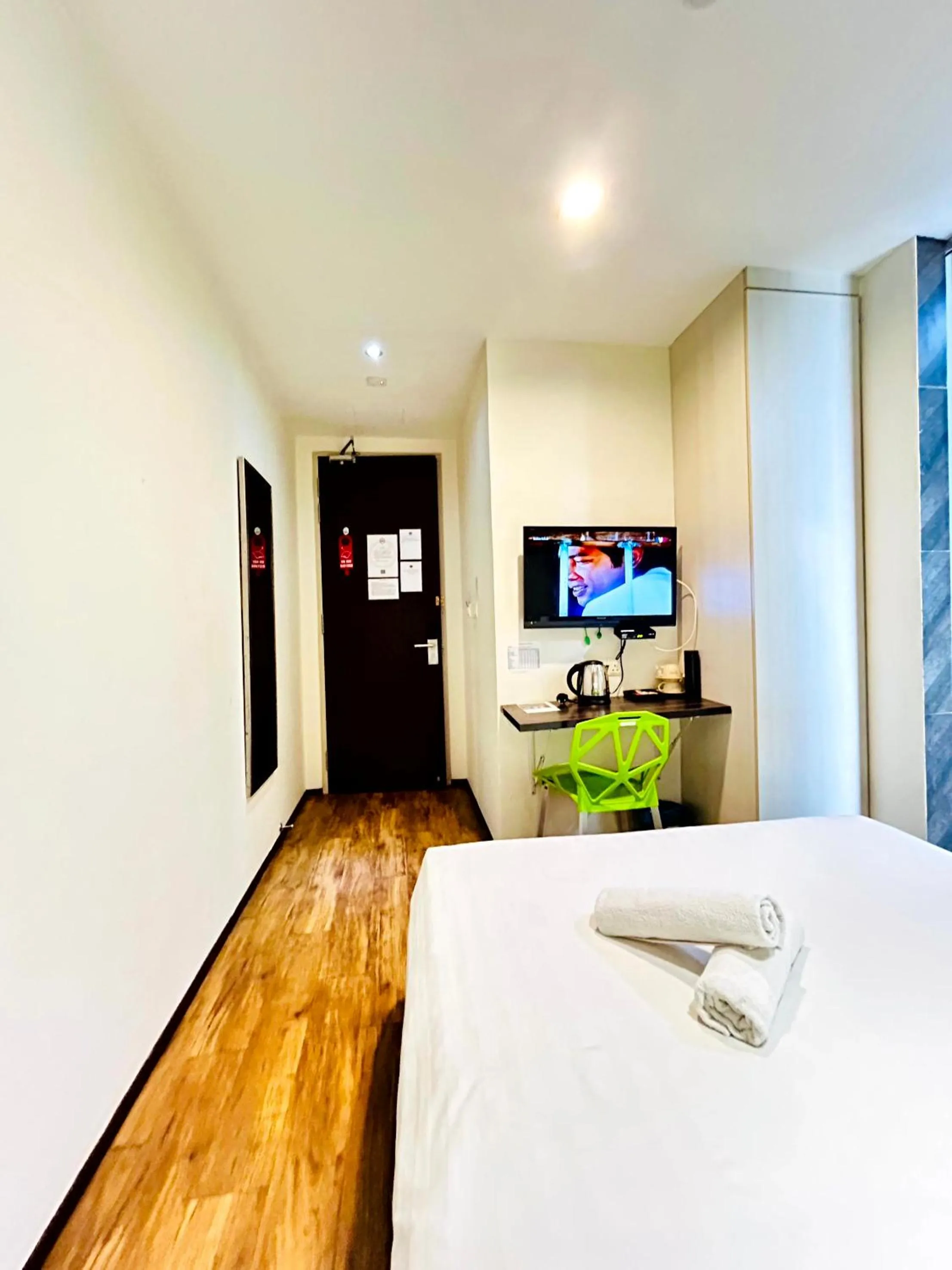 Bedroom, Bed in Kino Hotel