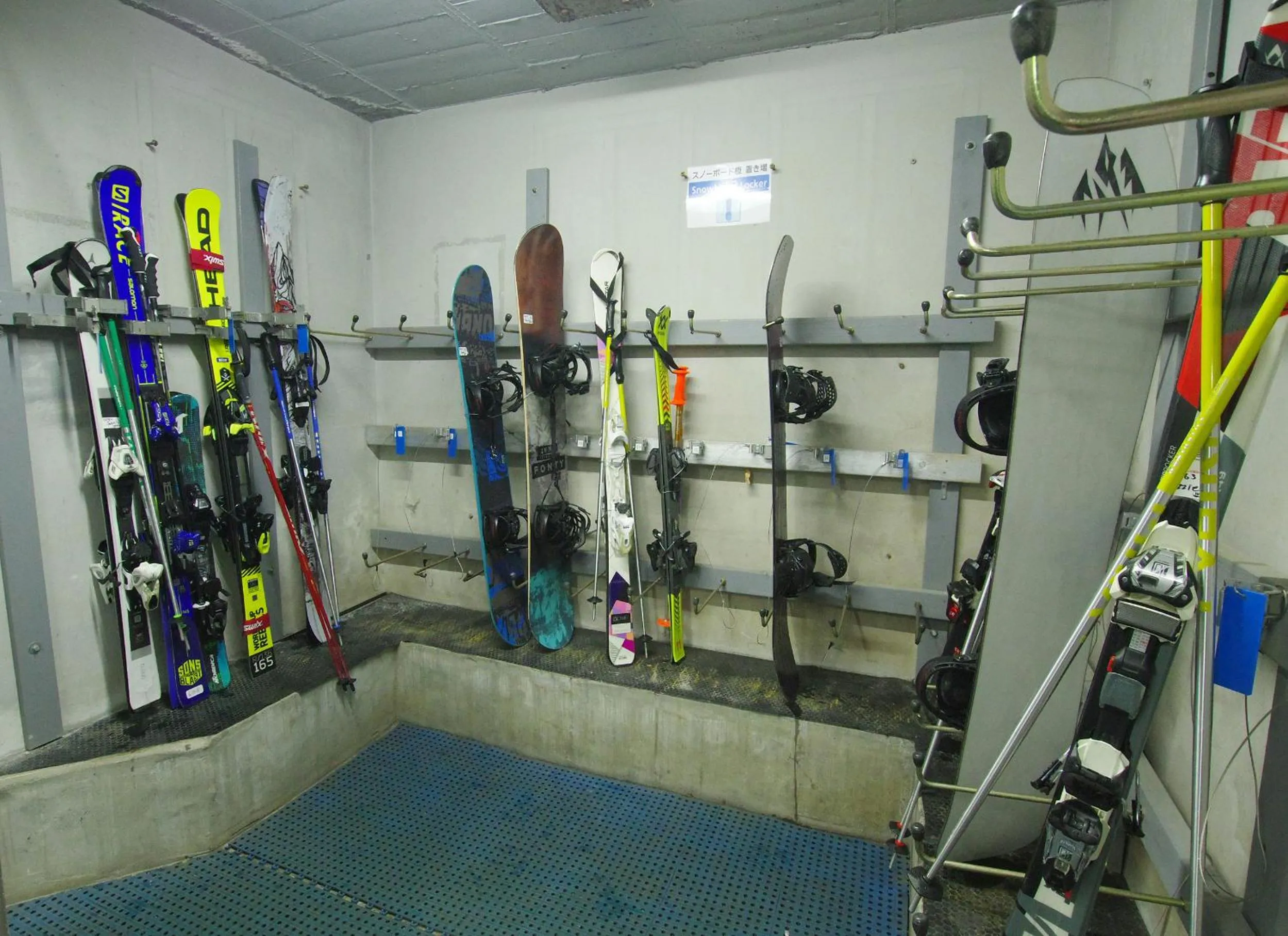 microwave in Hakuba Ski-Kan