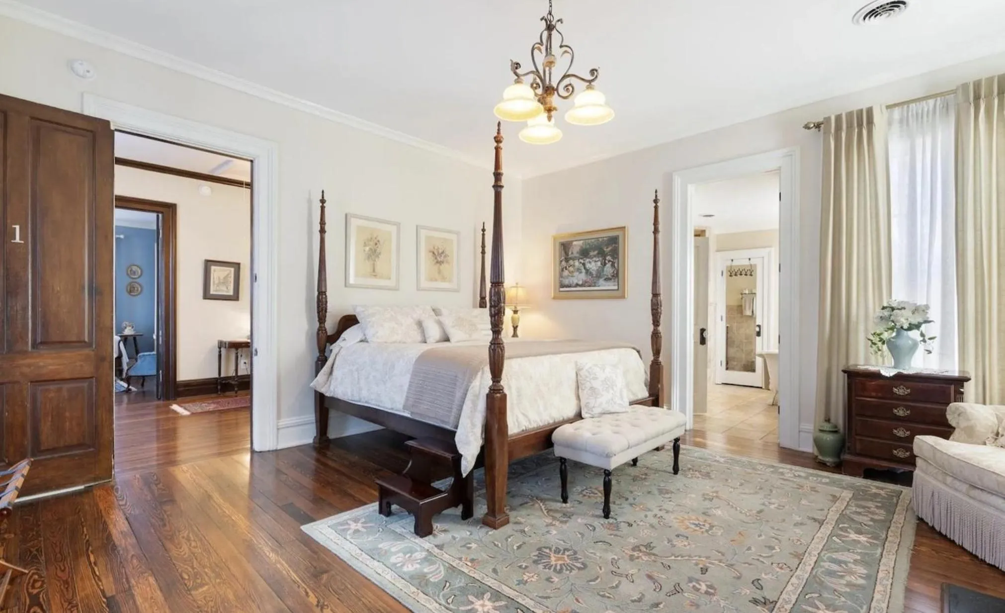 Photo of the whole room in The Wynne House Inn