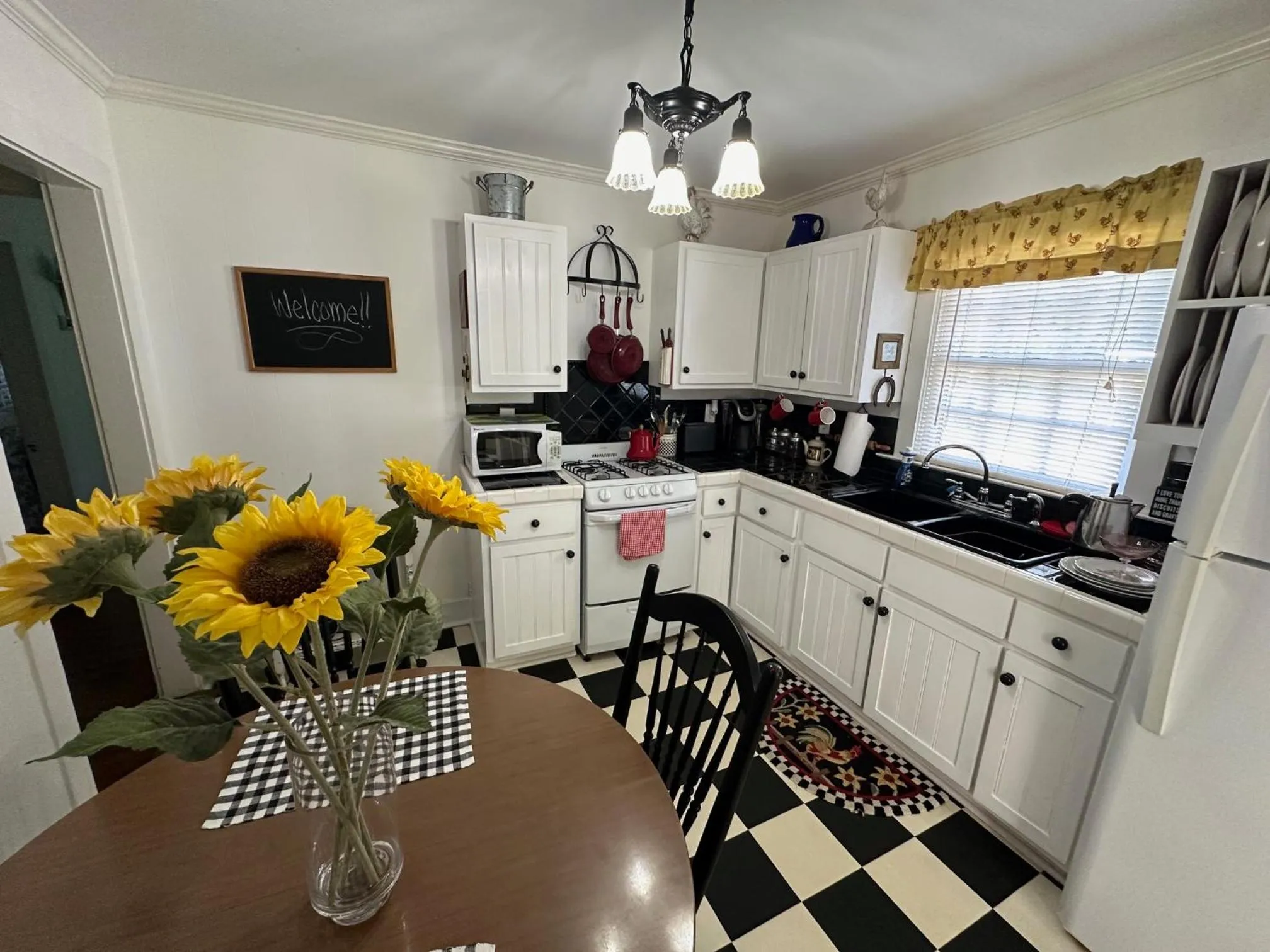 Kitchen or kitchenette in The Wynne House Inn