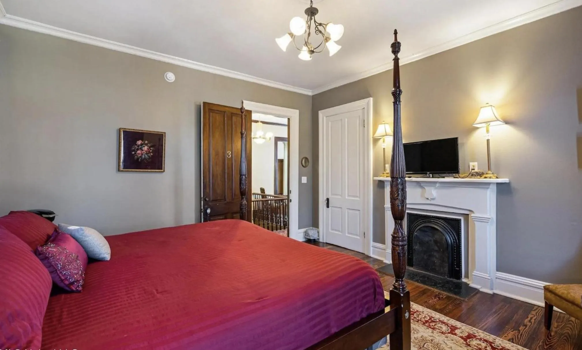 Bed in The Wynne House Inn