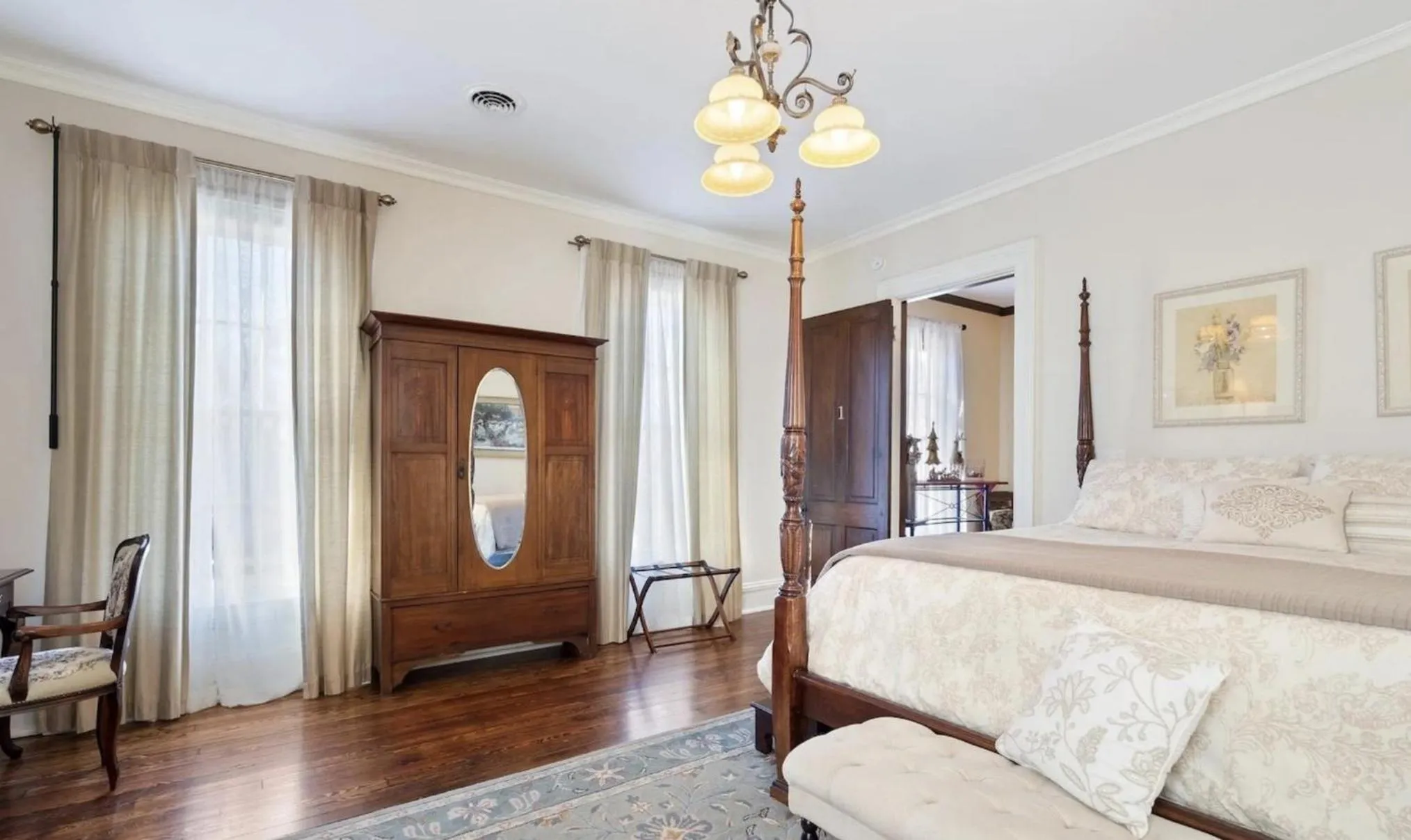 Bed in The Wynne House Inn