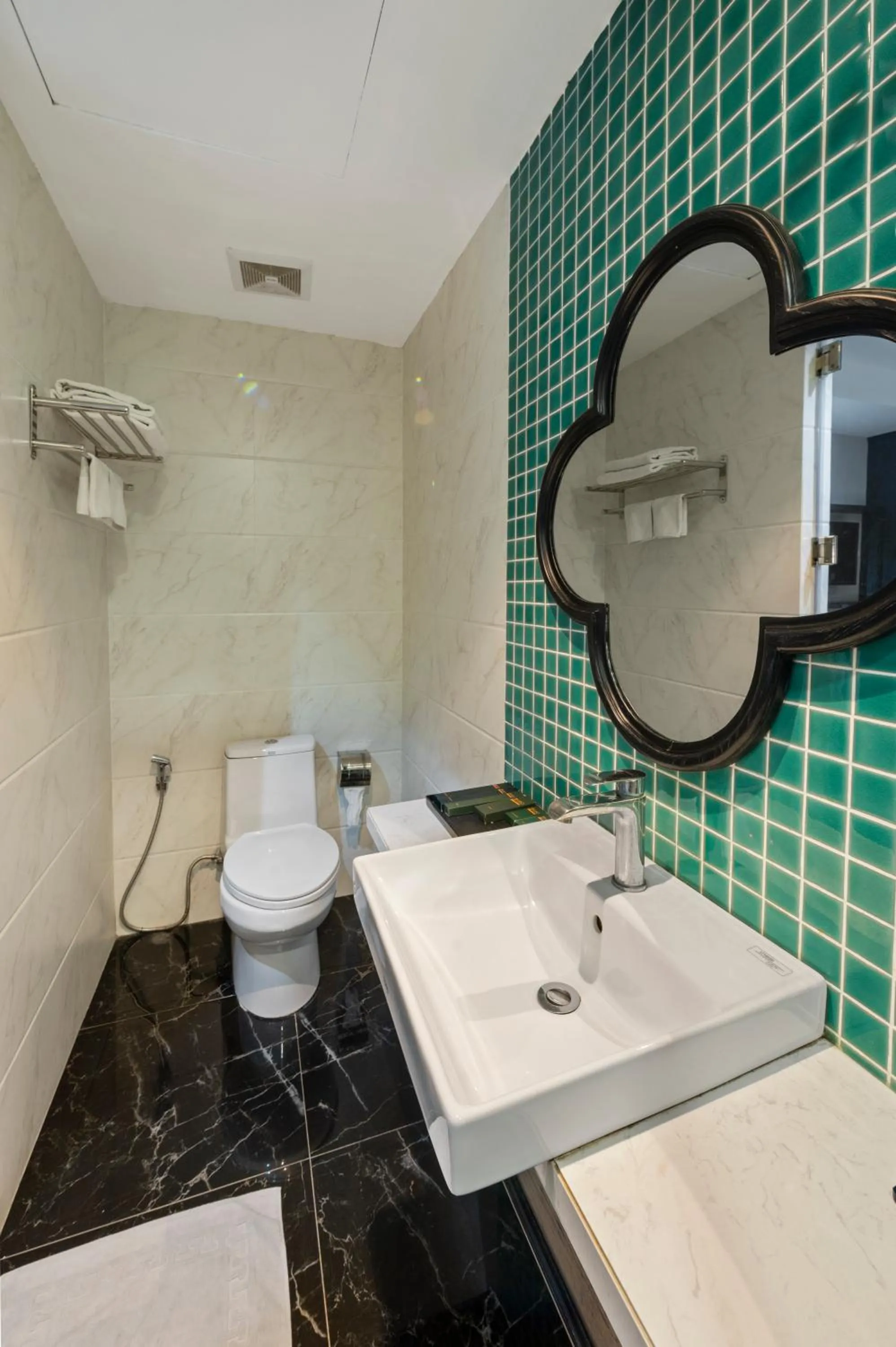 Toilet in 22Land Residence Hotel & Spa 52 Ngo Huyen