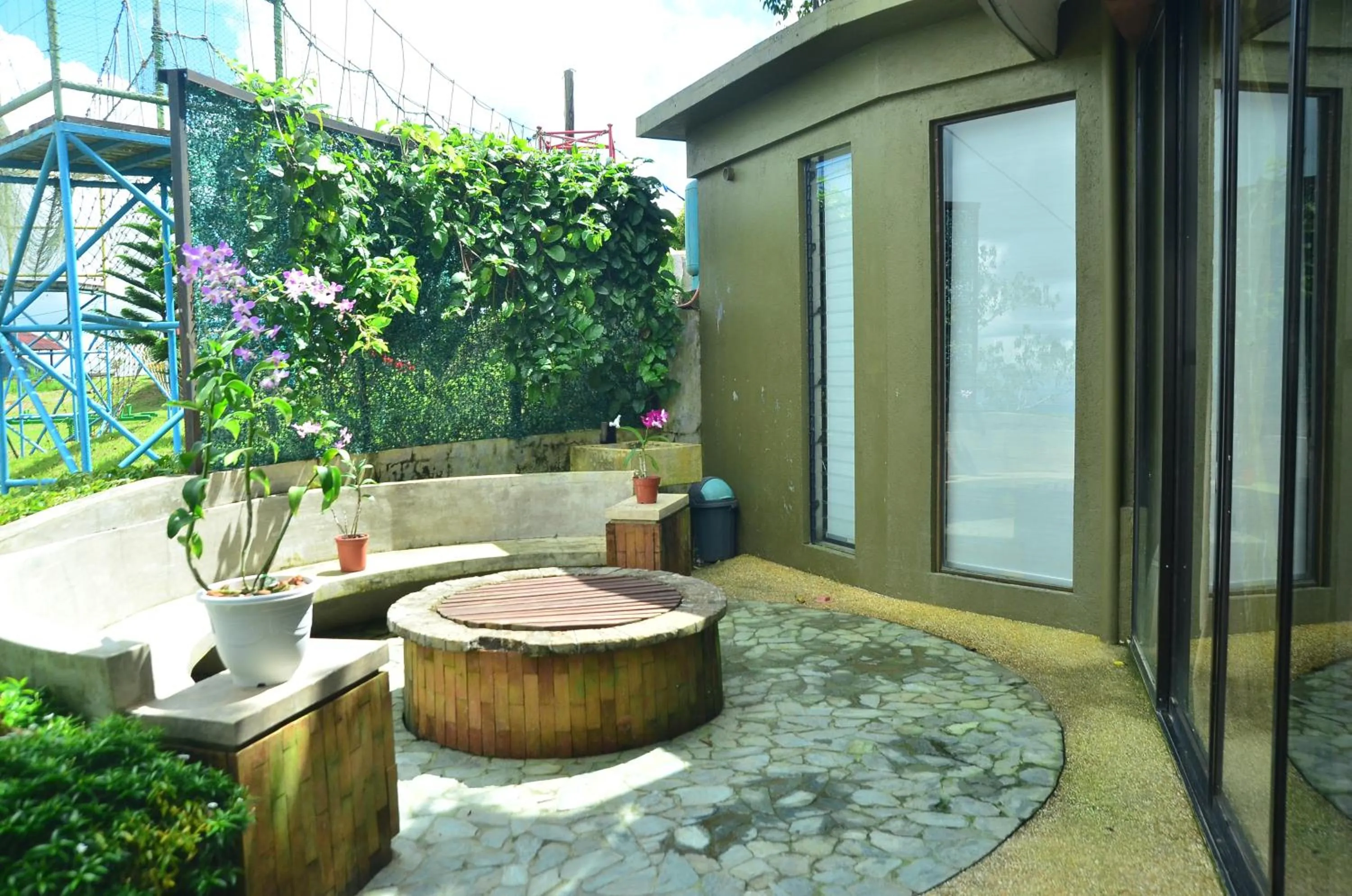 West 35 Eco Mountain Resort