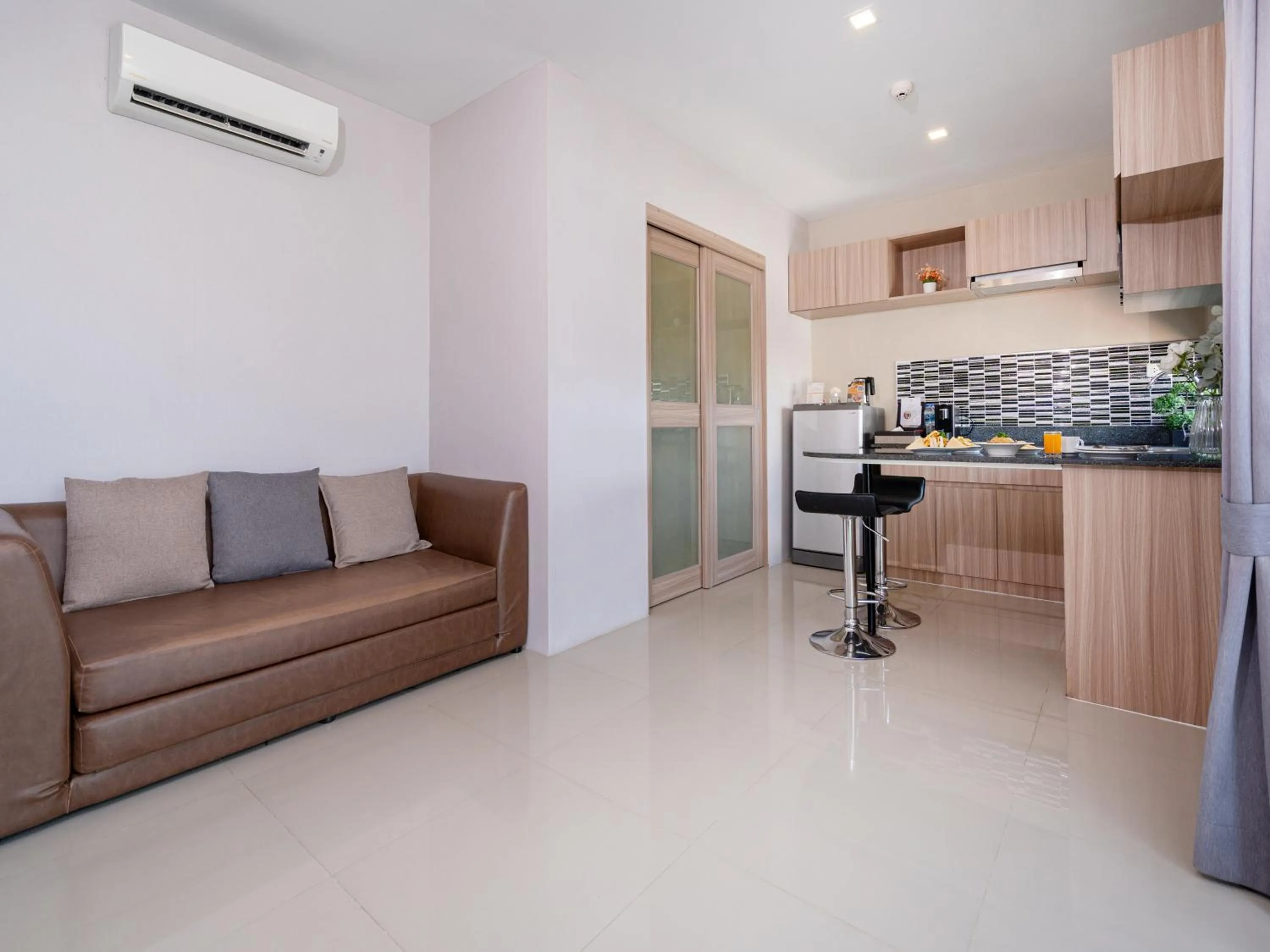 Living room, Kitchen/Kitchenette in Patong Bay Residence