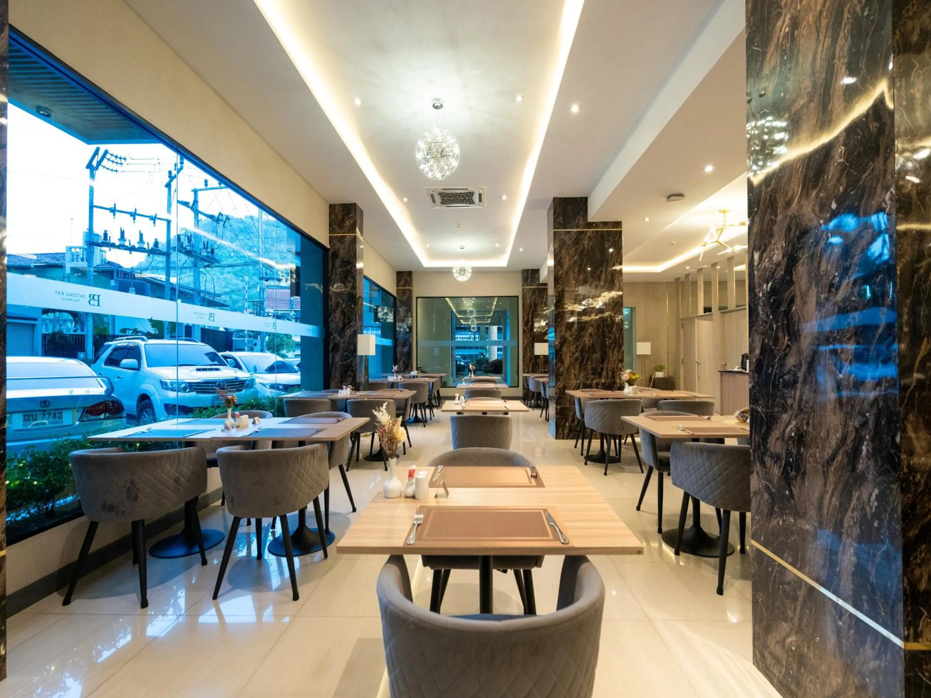 Restaurant/Places to Eat in Patong Bay Residence
