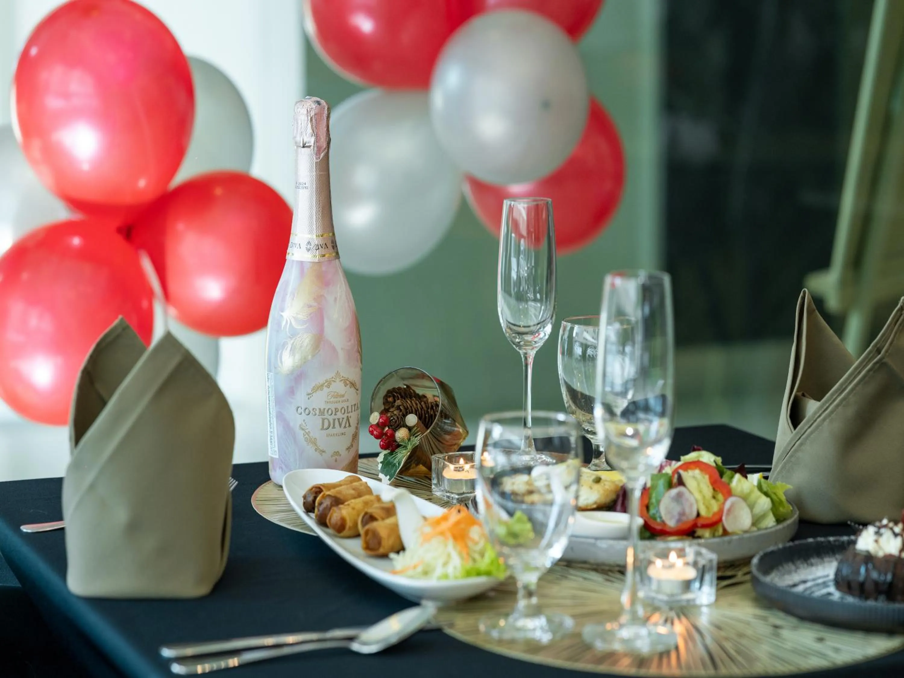 Restaurant/places to eat in Patong Bay Residence