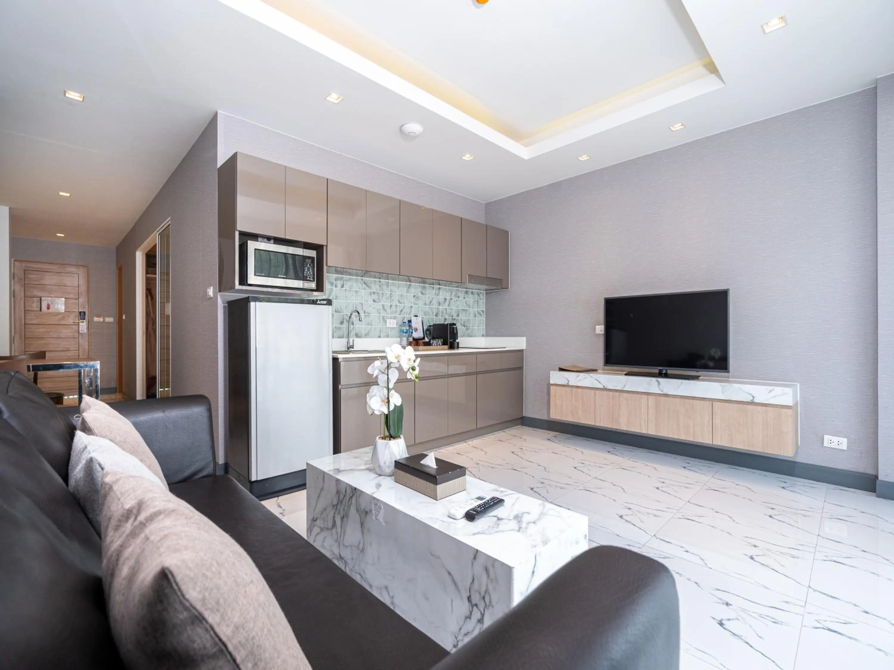 Facade/entrance, TV/Entertainment Center in Patong Bay Residence