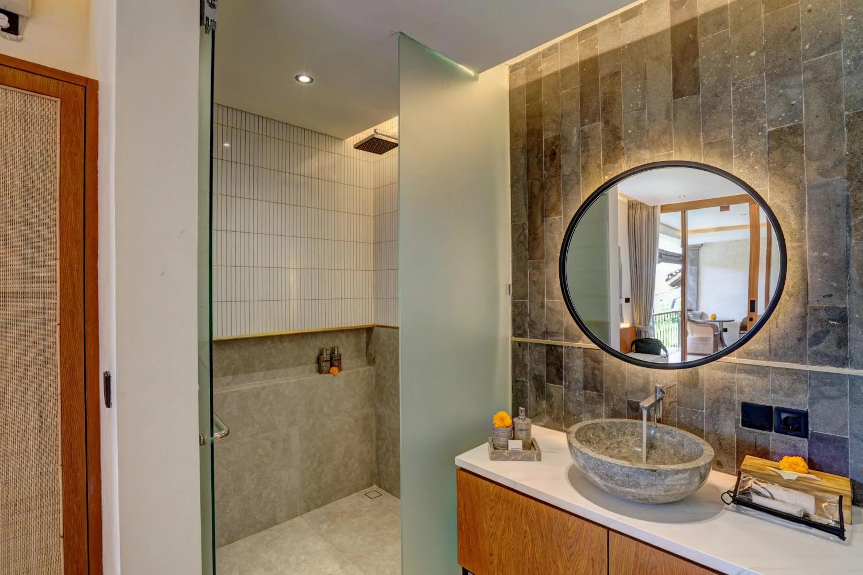 Shower in Kun - Kun Guest House Ubud