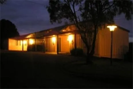 Facade/entrance in Caves Motor Inn
