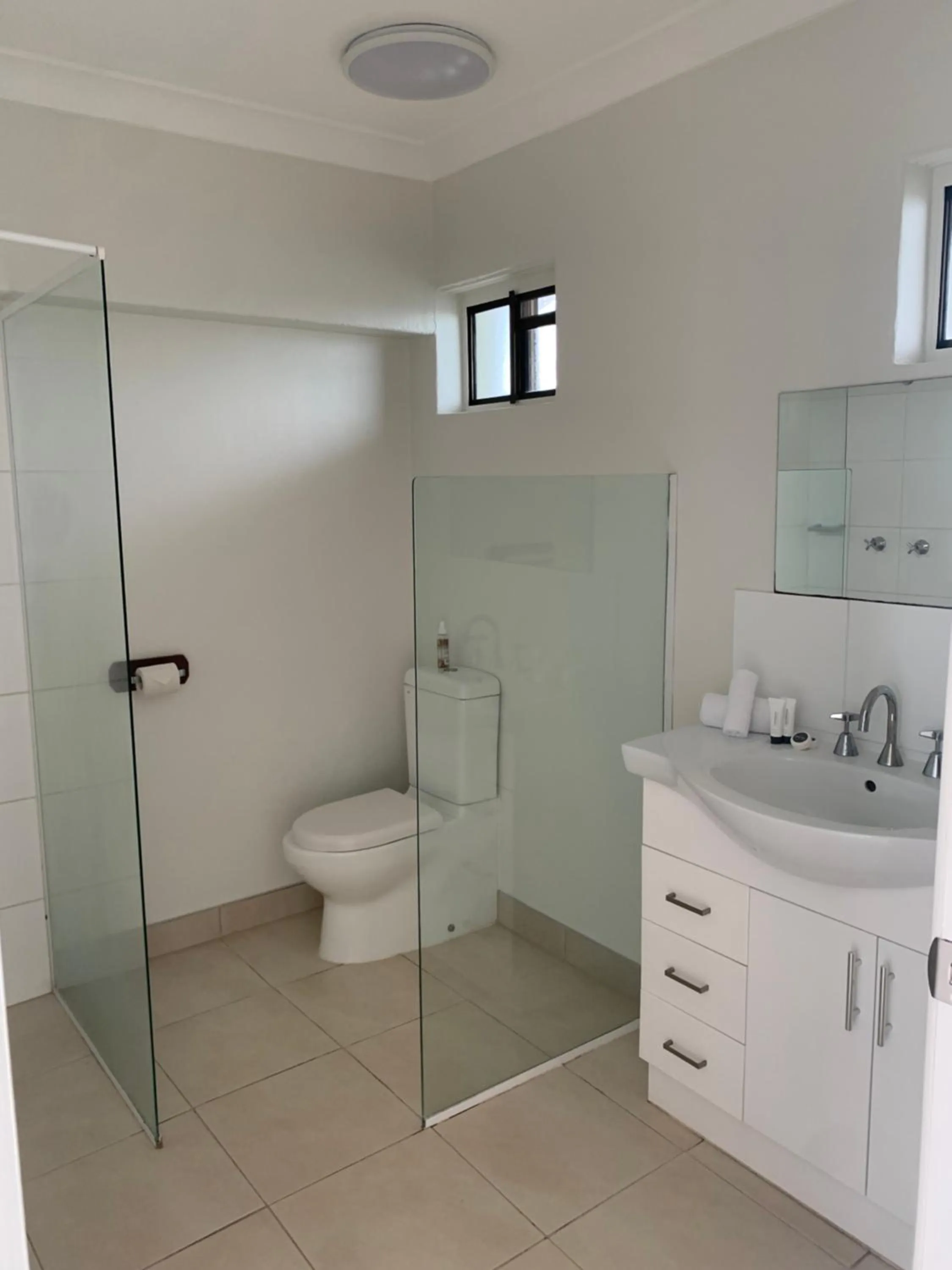 Bathroom in Airlie Beach Apartments