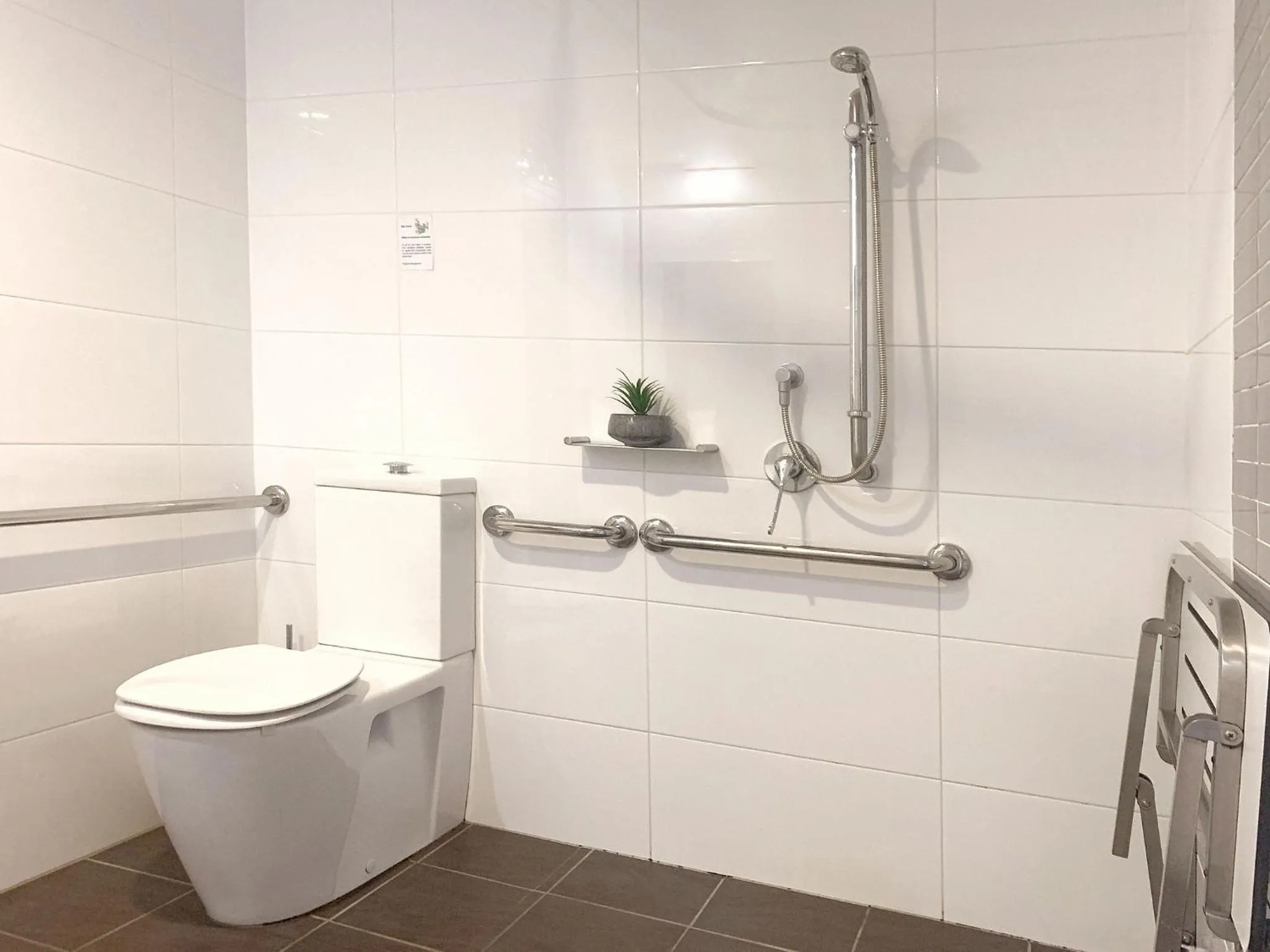 Bathroom in Airport Ascot Motel