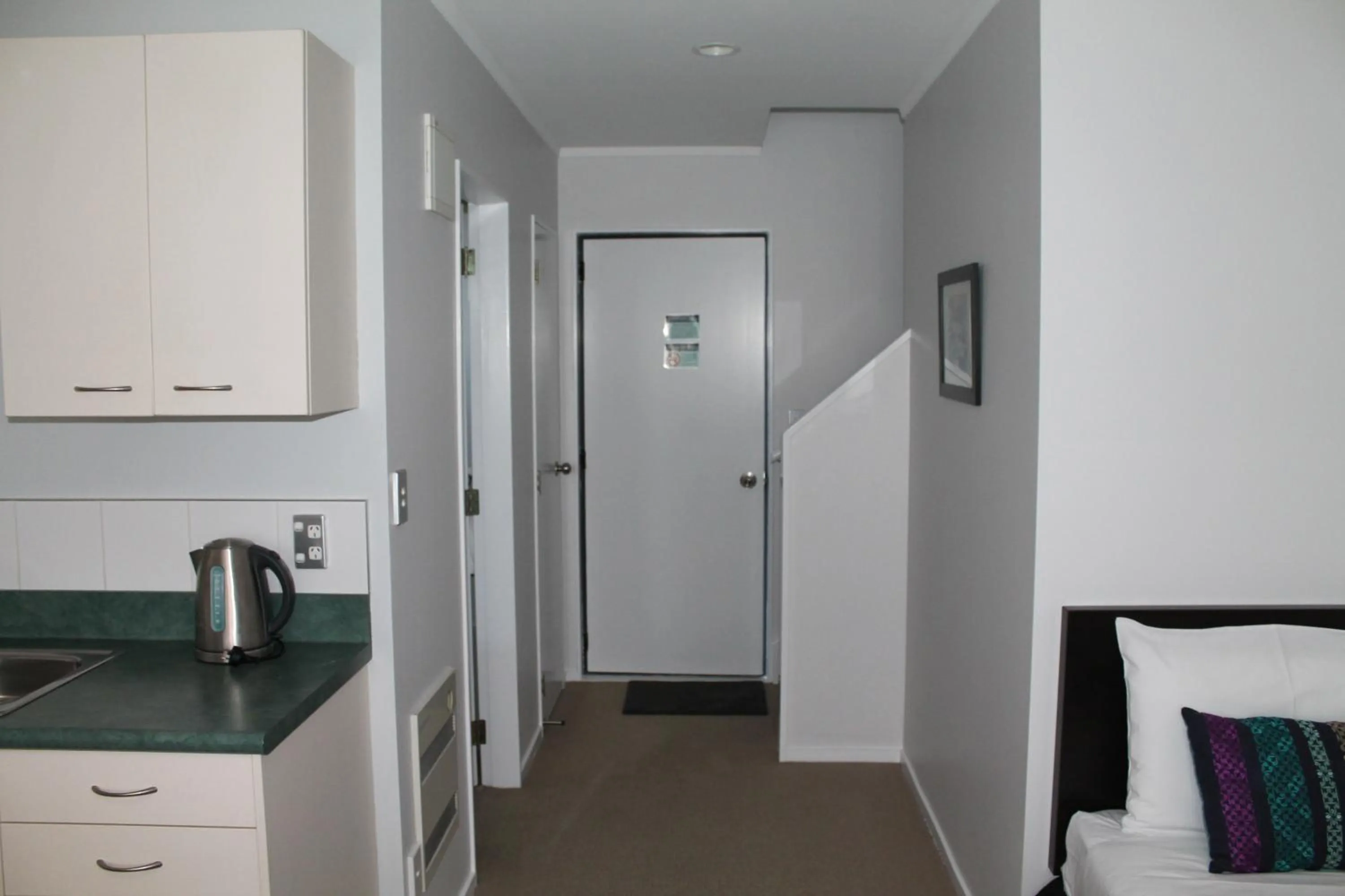 Kitchen or kitchenette in Aquarius Motor Inn