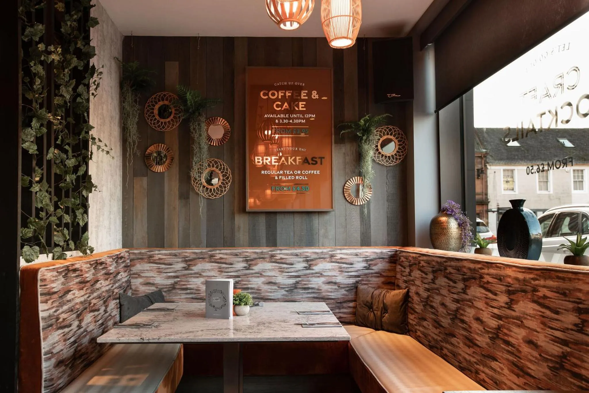 Restaurant/places to eat in Royal Hotel