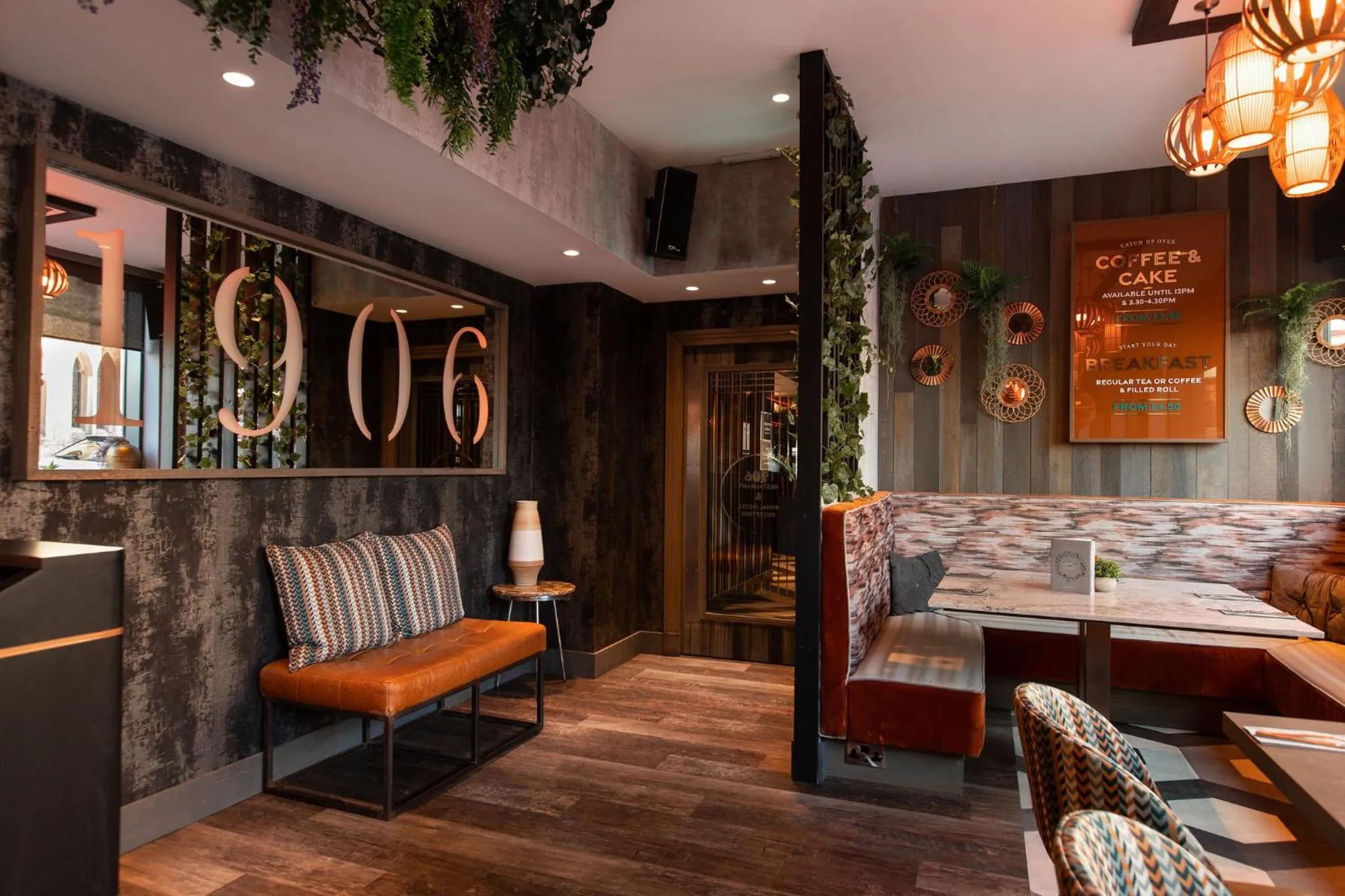 Restaurant/places to eat in Royal Hotel