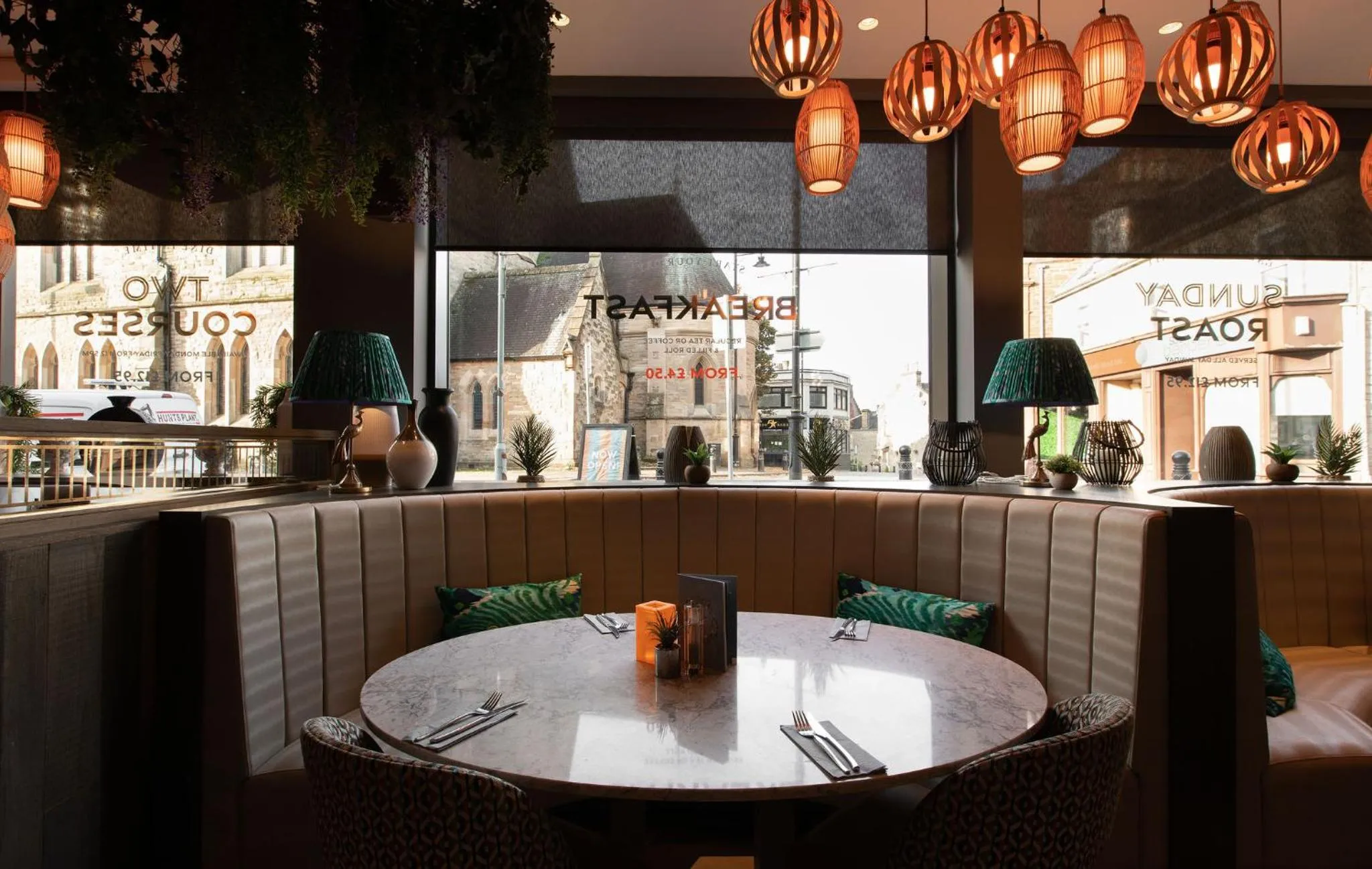 Restaurant/places to eat in Royal Hotel