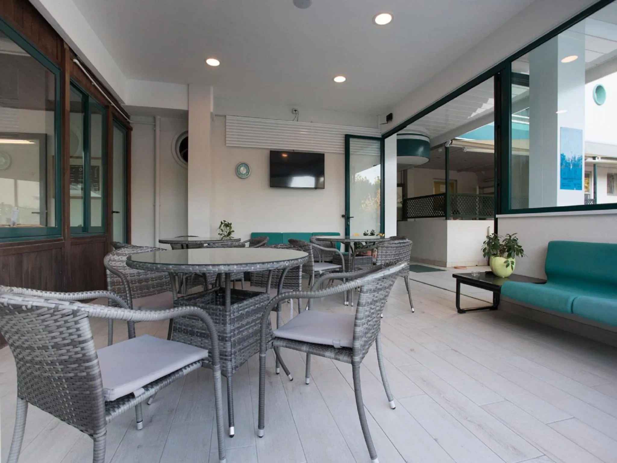 Communal lounge/ TV room in Hotel Gaby