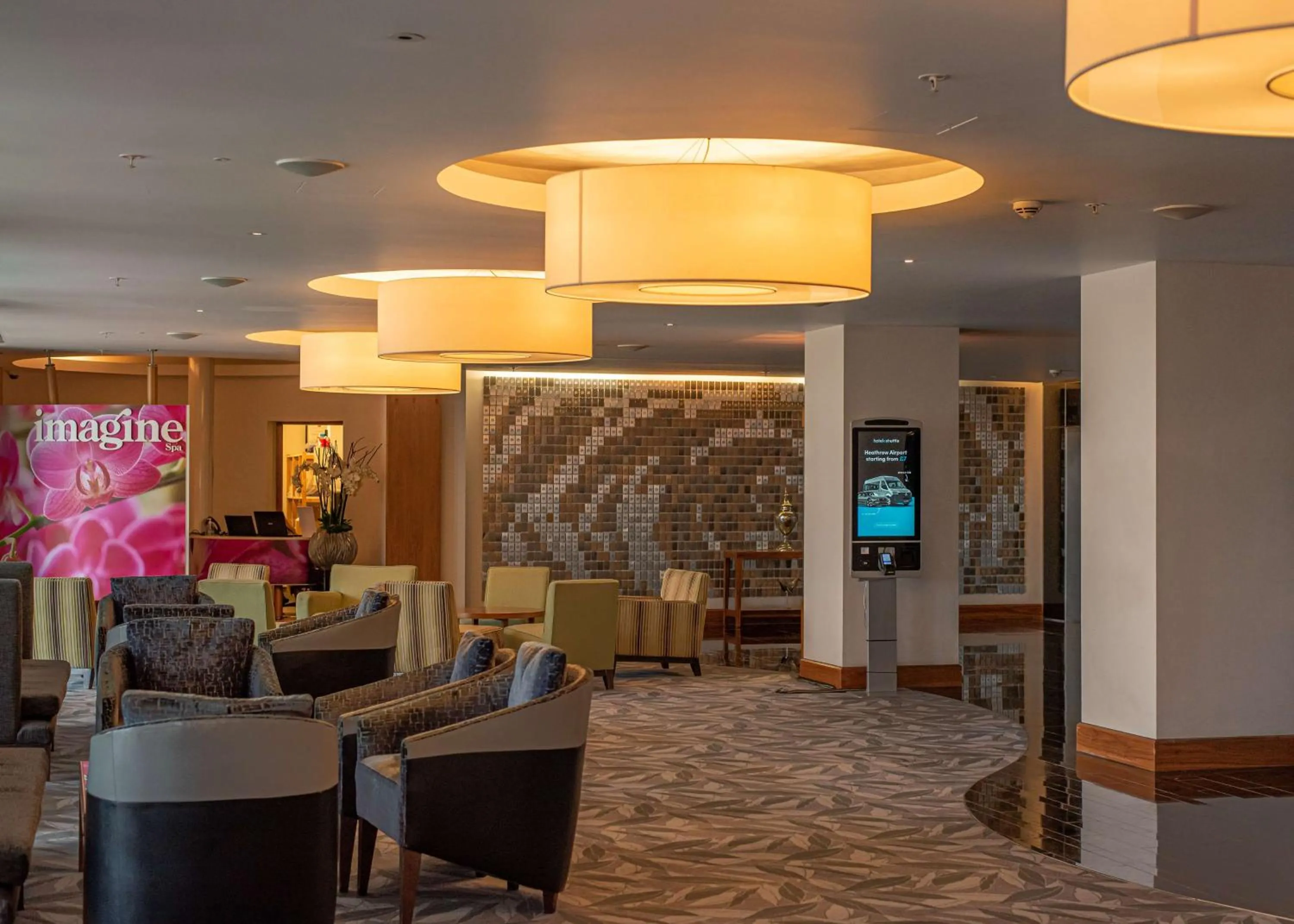 Lobby or reception in Hilton London Heathrow Airport Terminal 5
