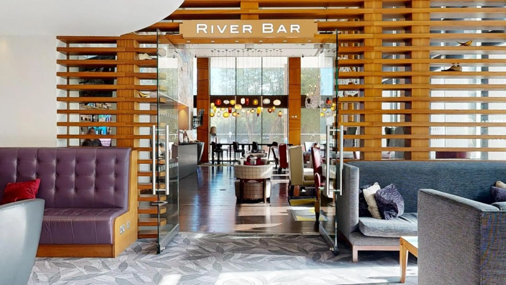 Lounge or bar in Hilton London Heathrow Airport Terminal 5