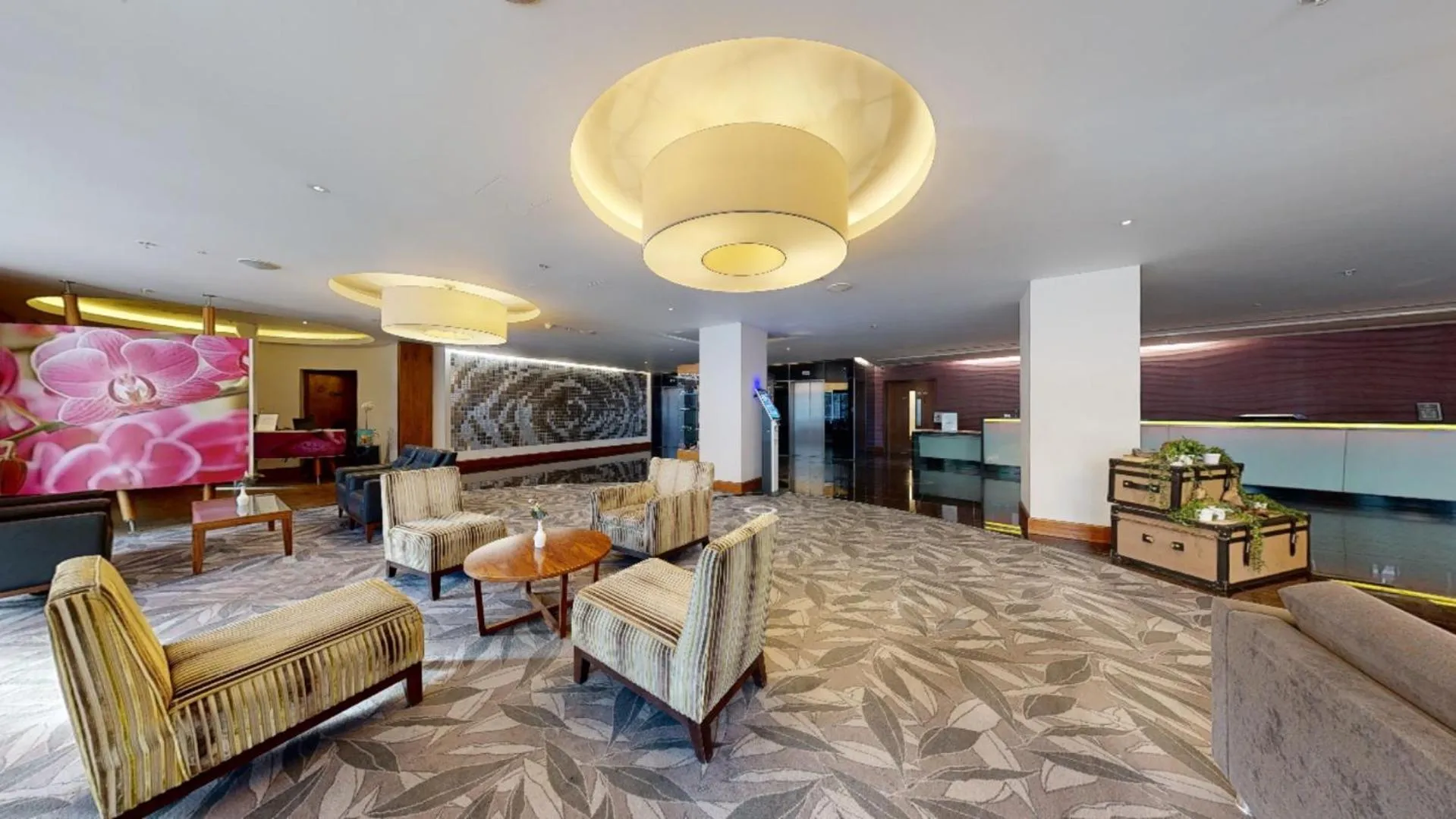 Lobby or reception in Hilton London Heathrow Airport Terminal 5
