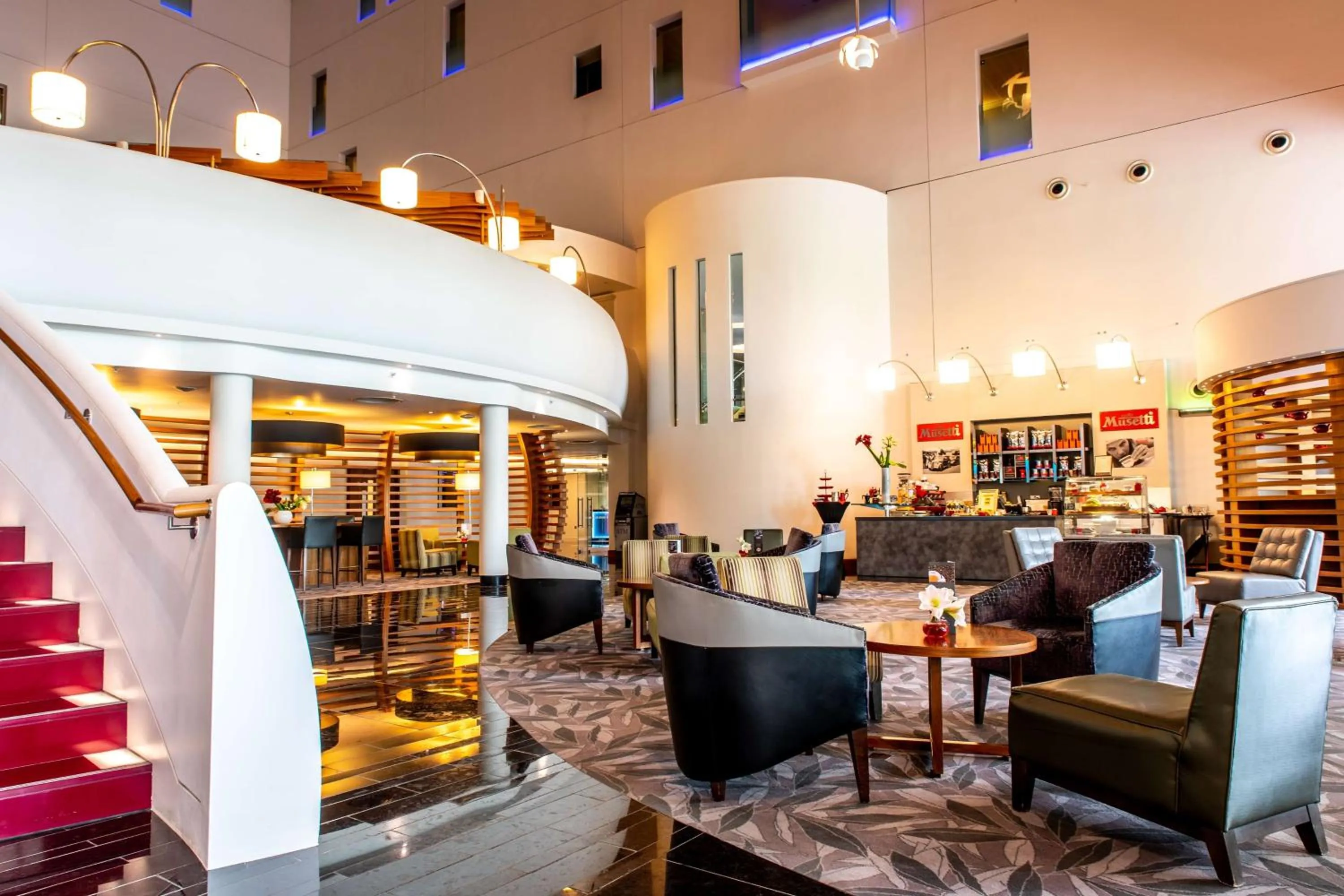 Lobby or reception in Hilton London Heathrow Airport Terminal 5
