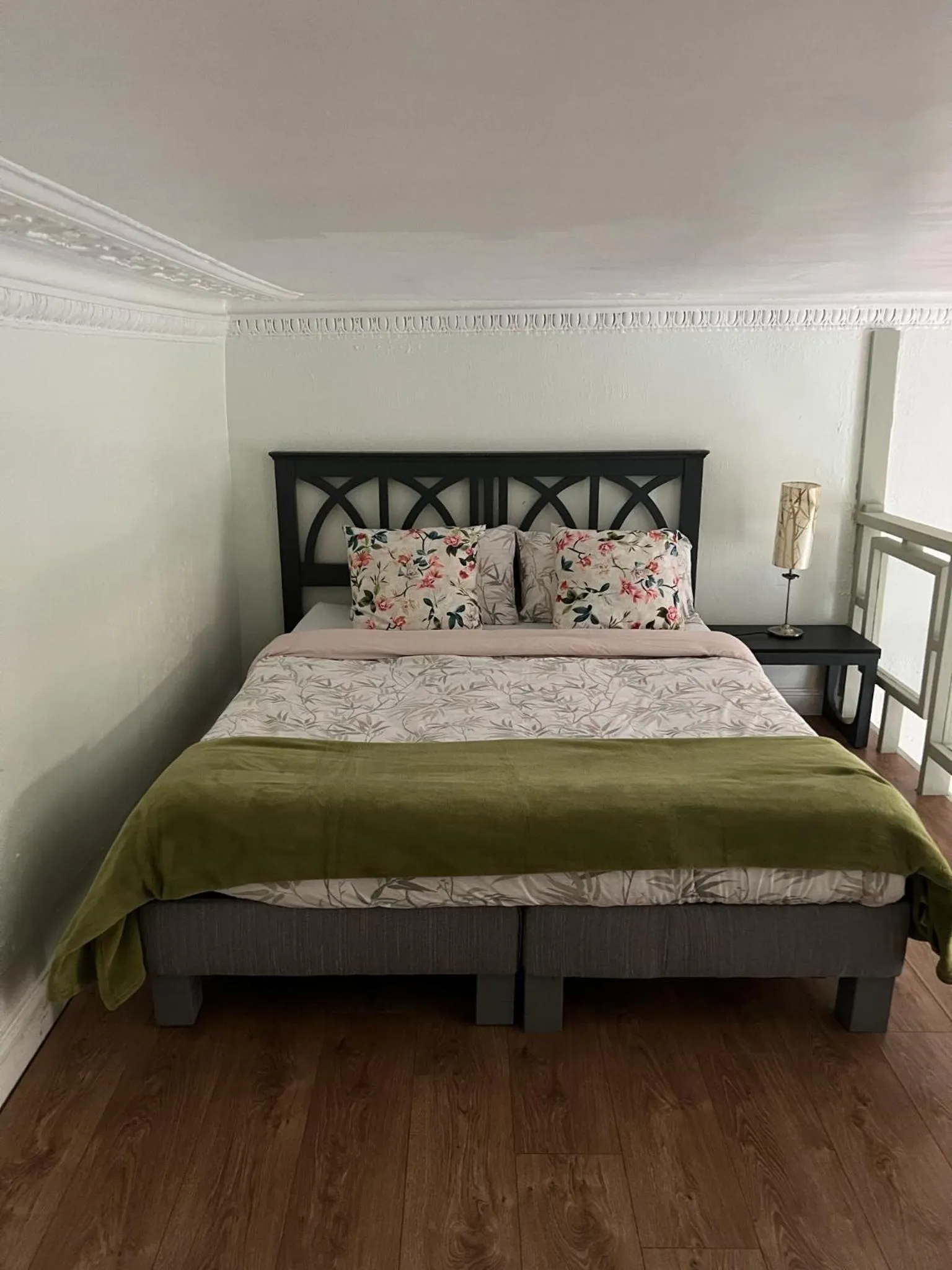 Bedroom, Bed in Astral Lodge