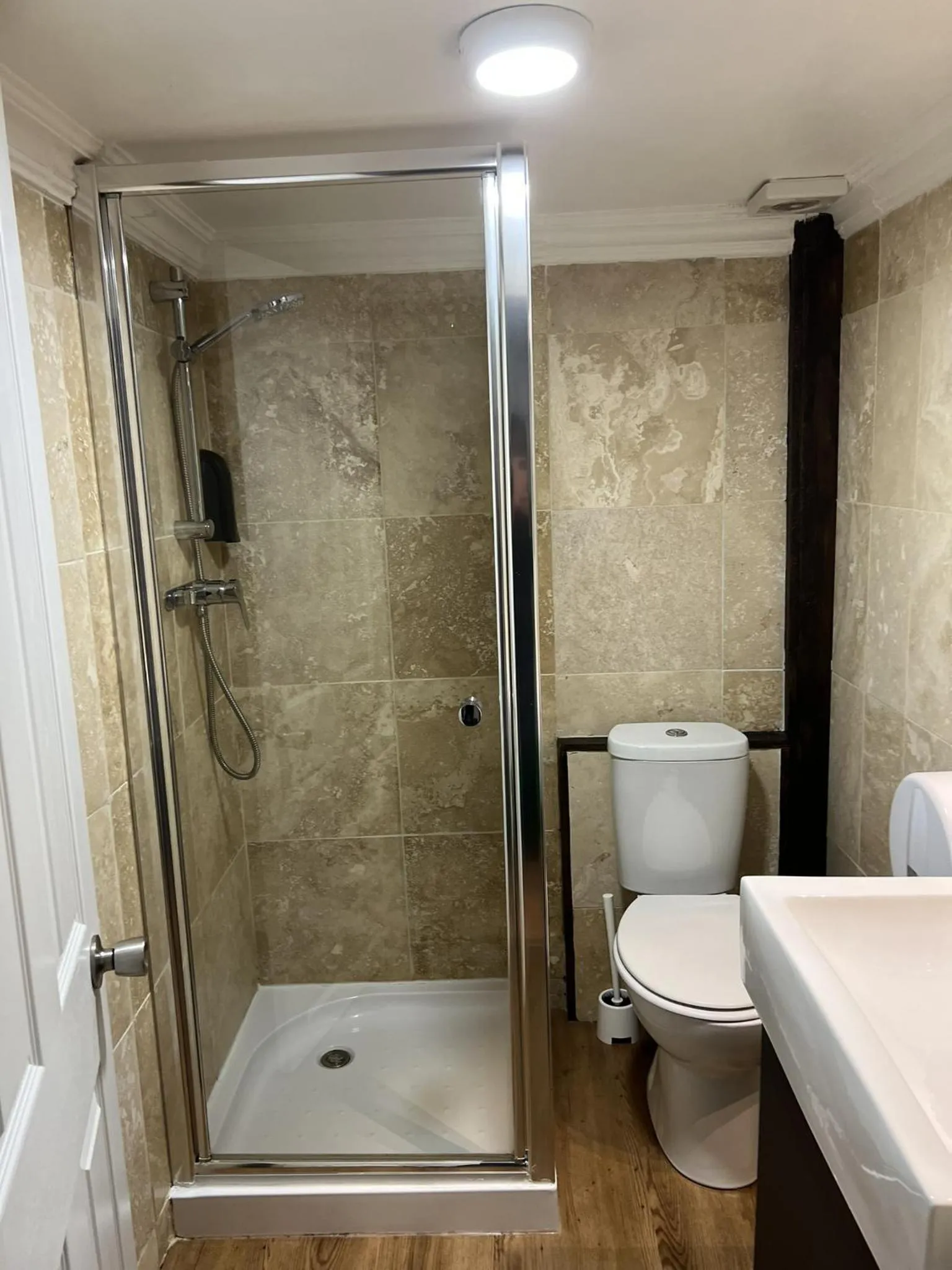 Bathroom in Astral Lodge