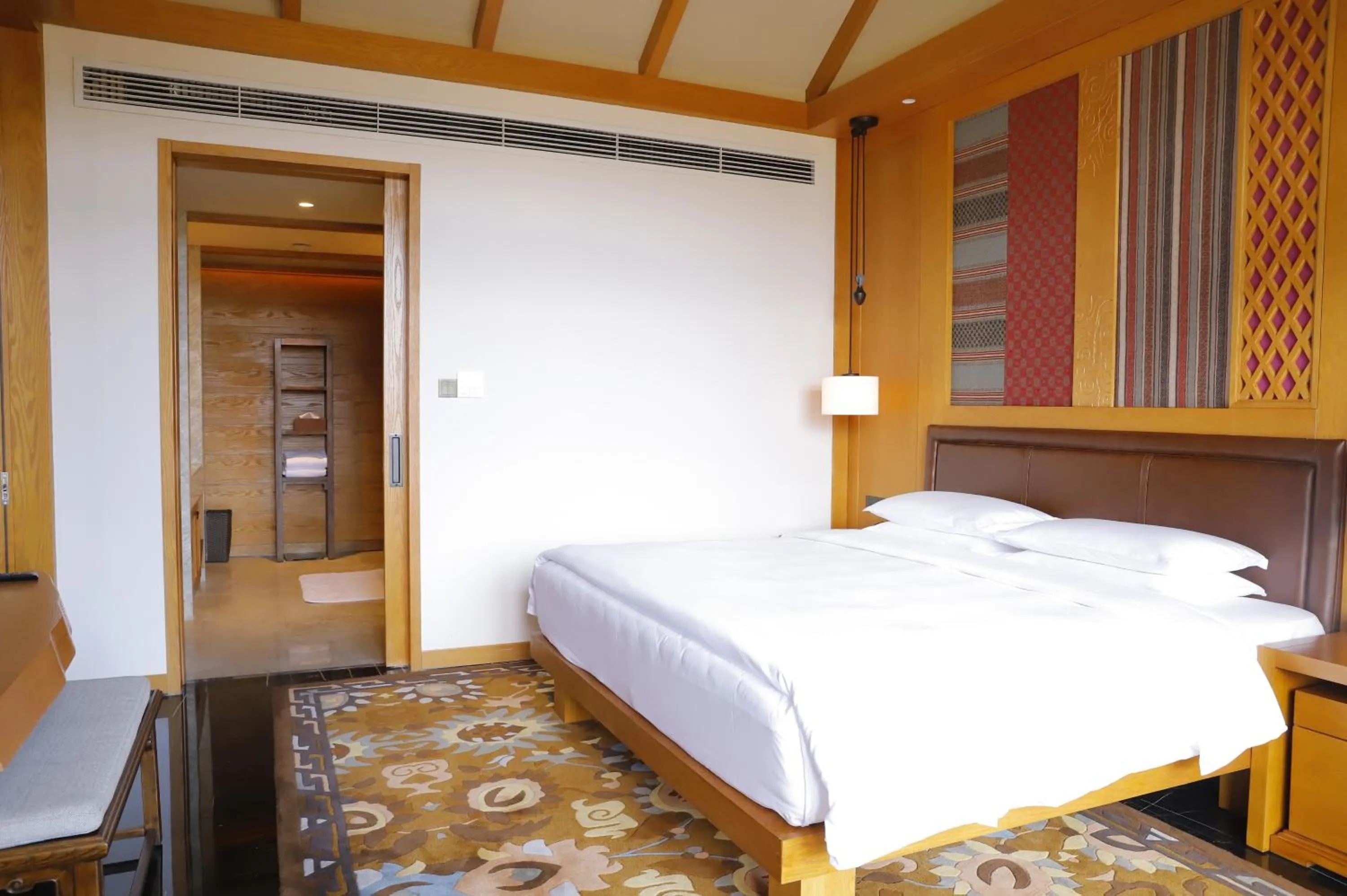Bedroom, Bed in Jinmao Pureal Mountain Liiang