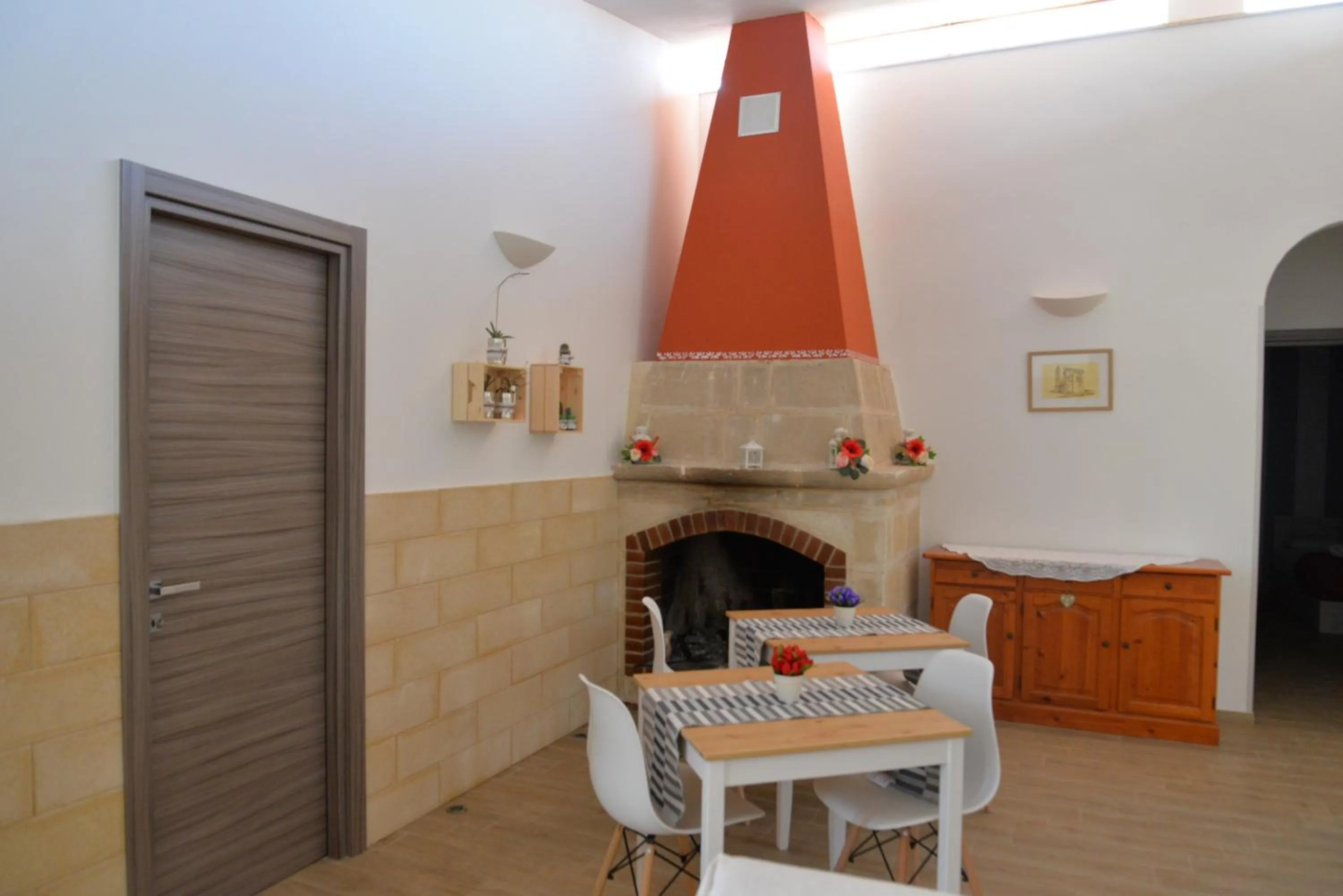 Communal lounge/ TV room in B&B Lara Santola