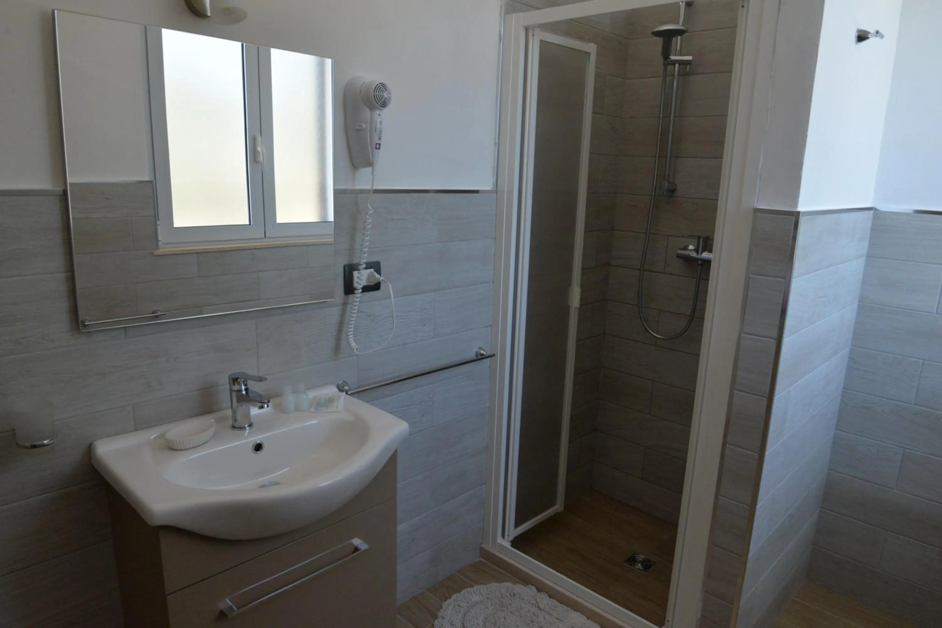 Shower in B&B Lara Santola
