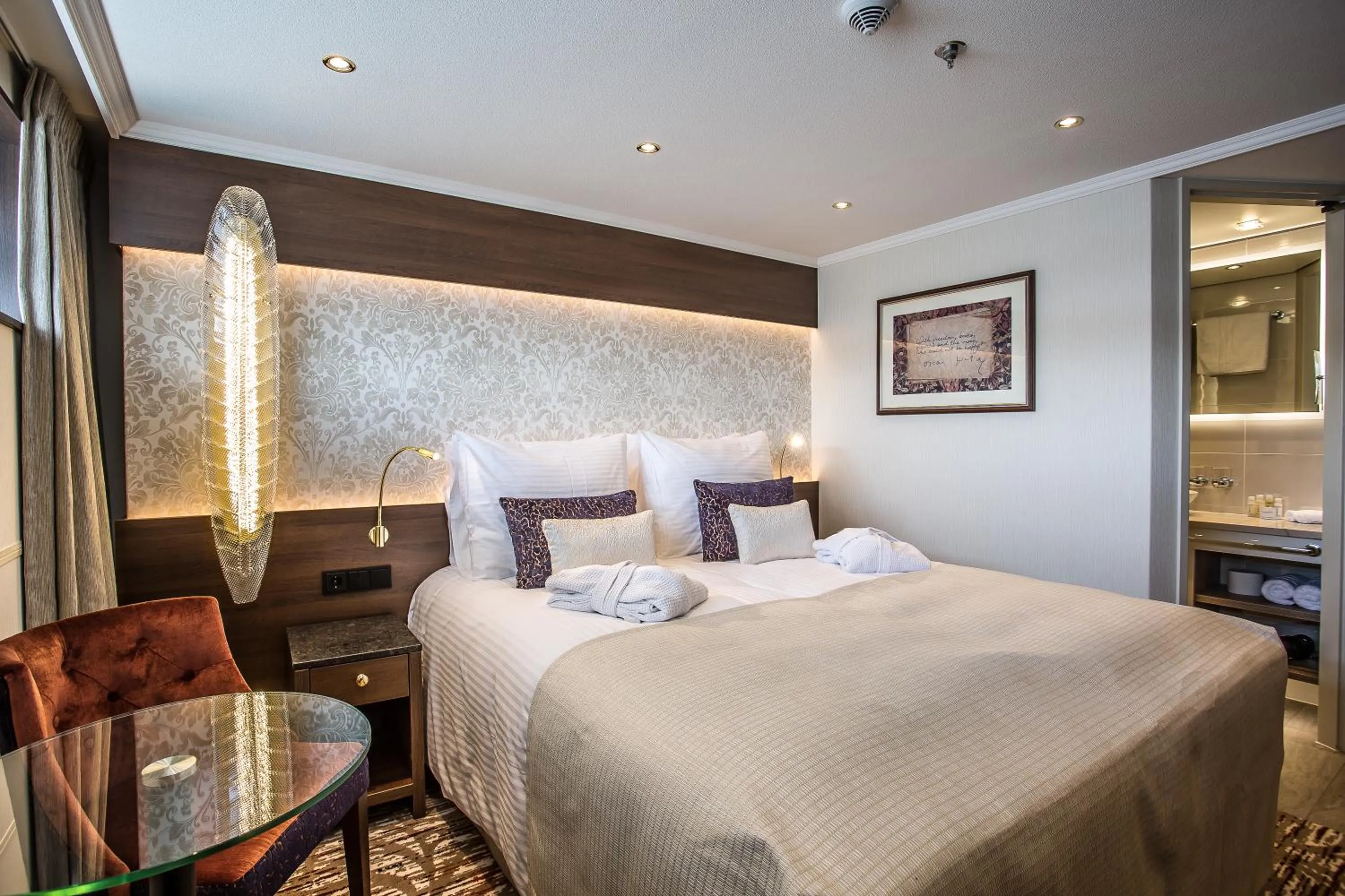 Photo of the whole room, Bed in VIVA RIVERSIDE Altstadt Düsseldorf