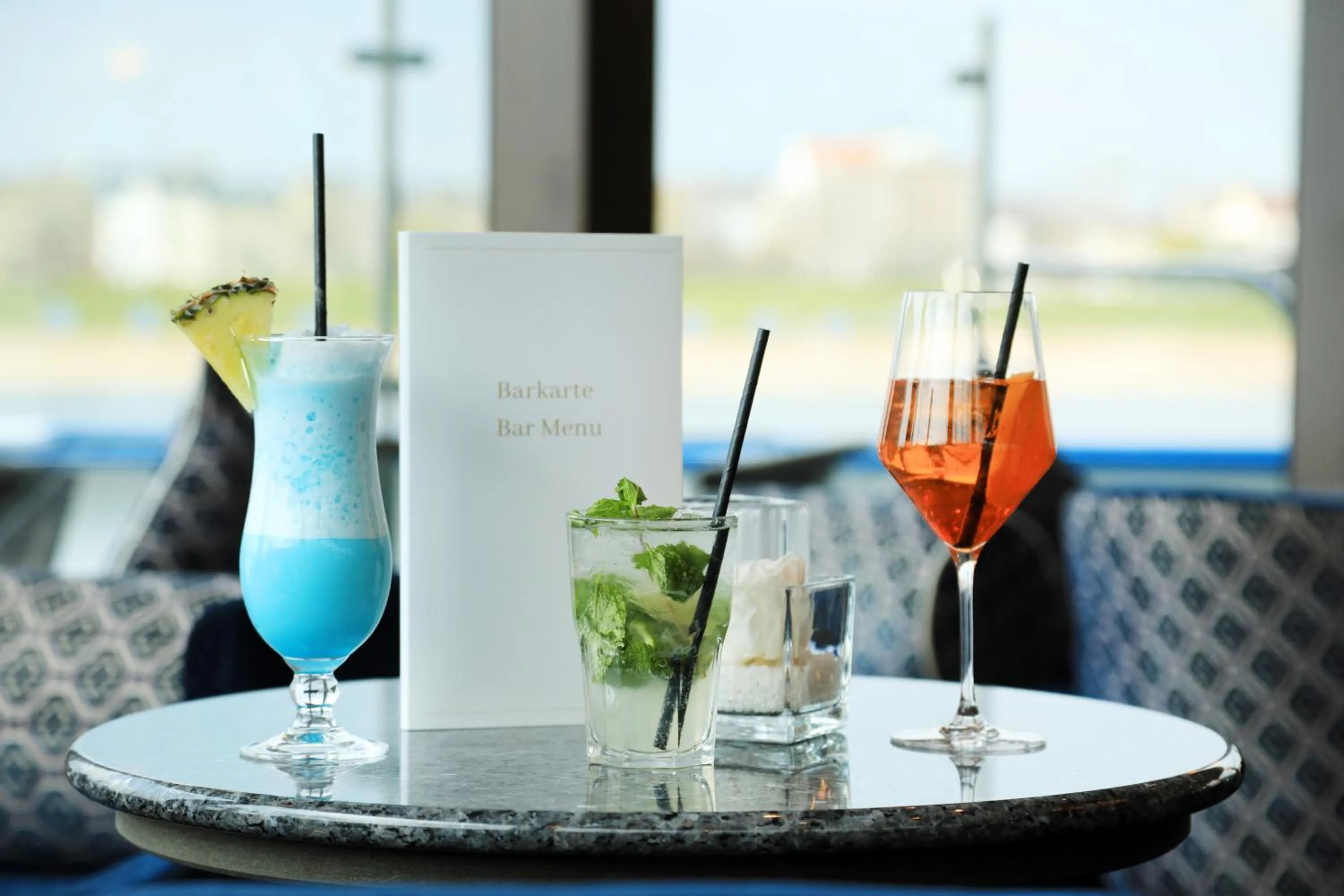 Drinks in VIVA RIVERSIDE Altstadt Düsseldorf