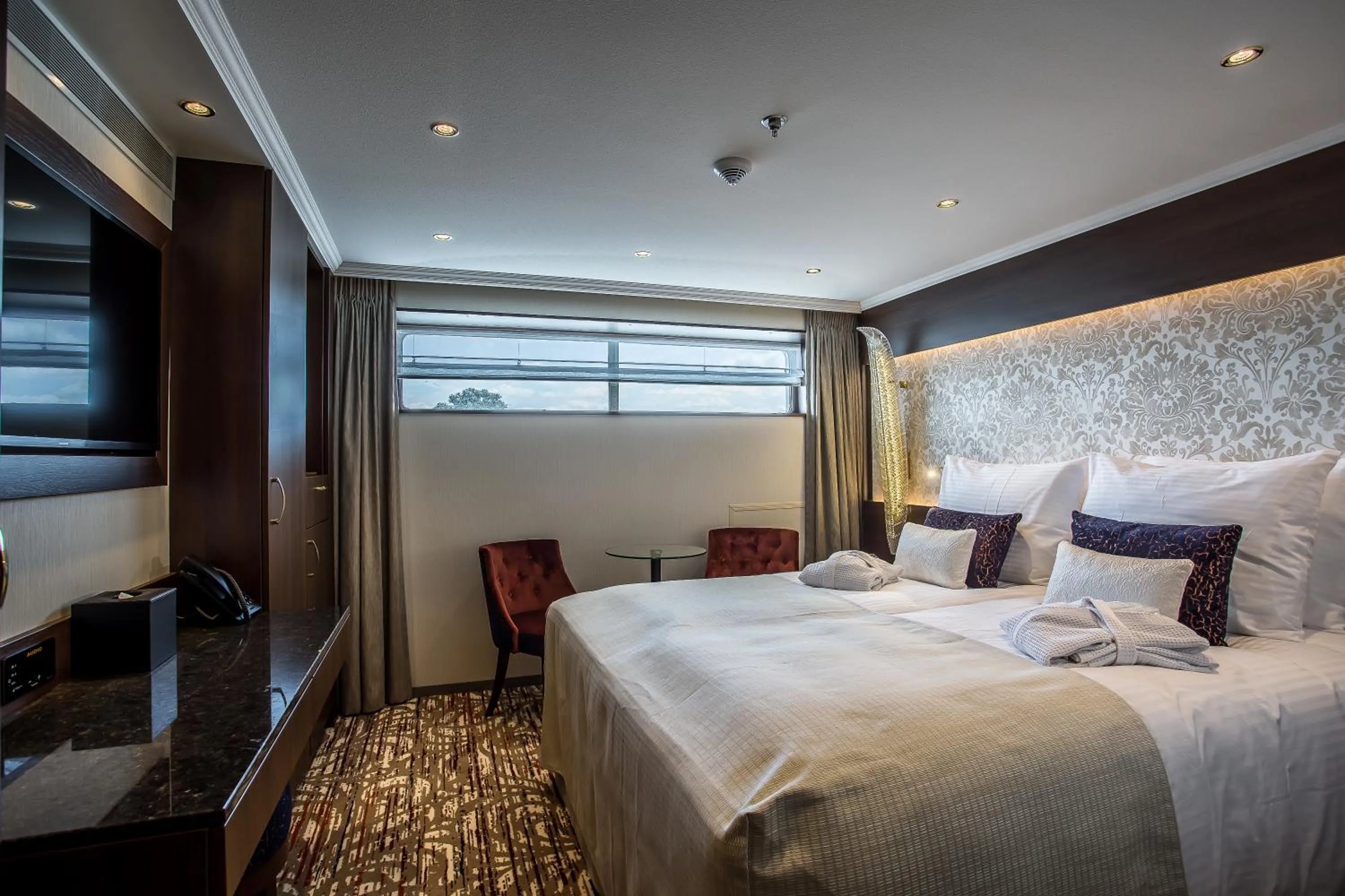 Photo of the whole room, Bed in VIVA RIVERSIDE Altstadt Düsseldorf