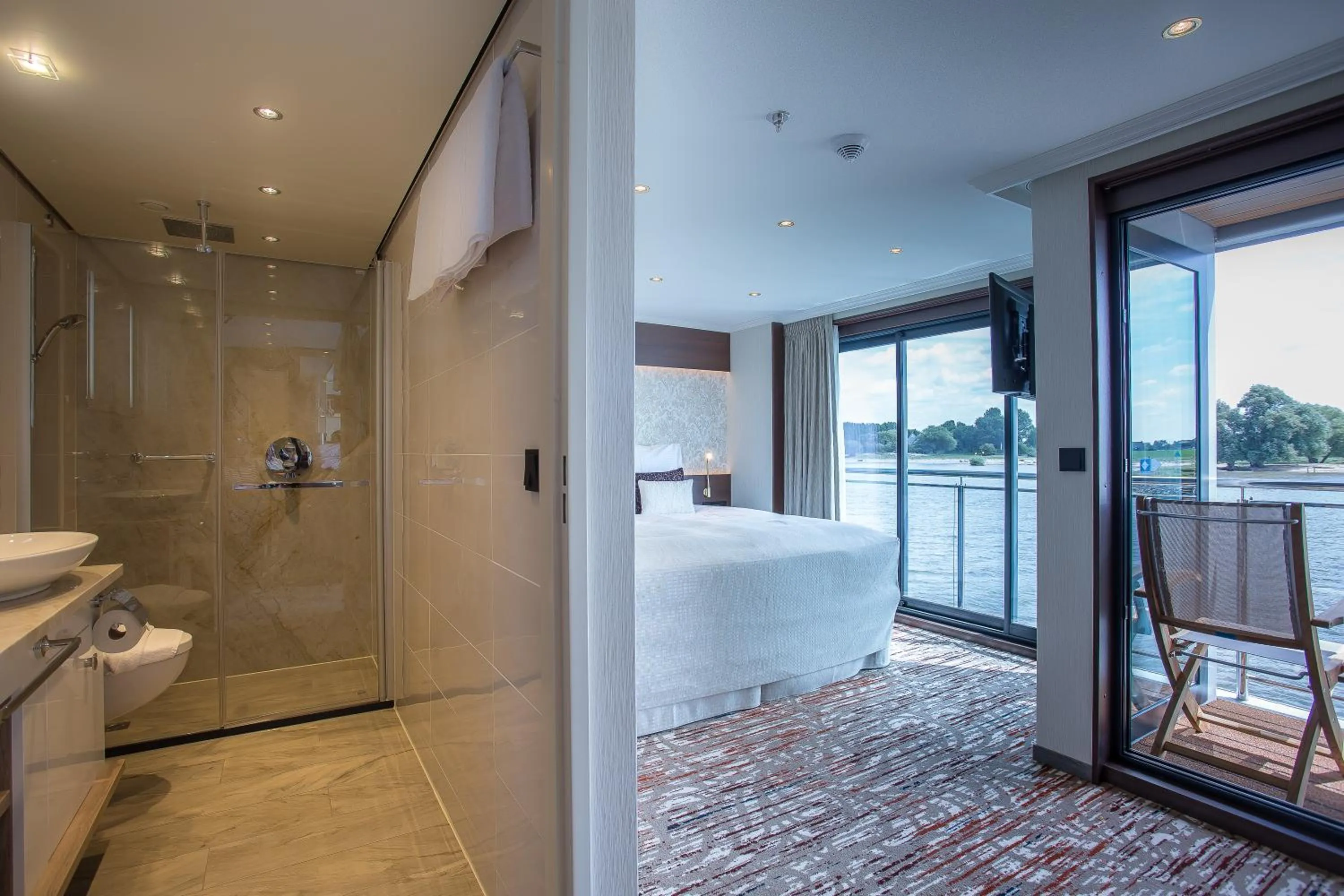 Photo of the whole room in VIVA RIVERSIDE Altstadt Düsseldorf