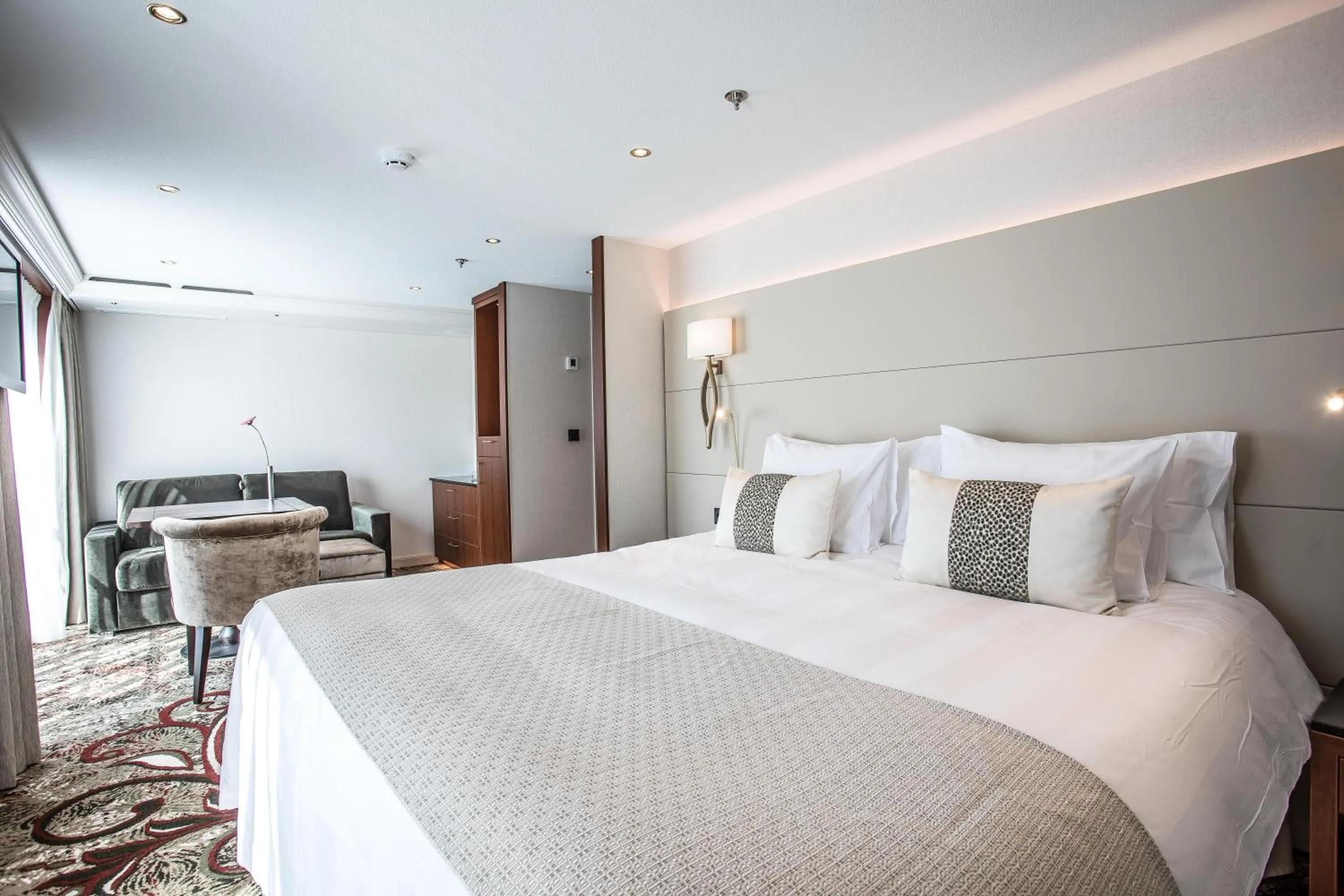 Photo of the whole room, Bed in VIVA RIVERSIDE Altstadt Düsseldorf