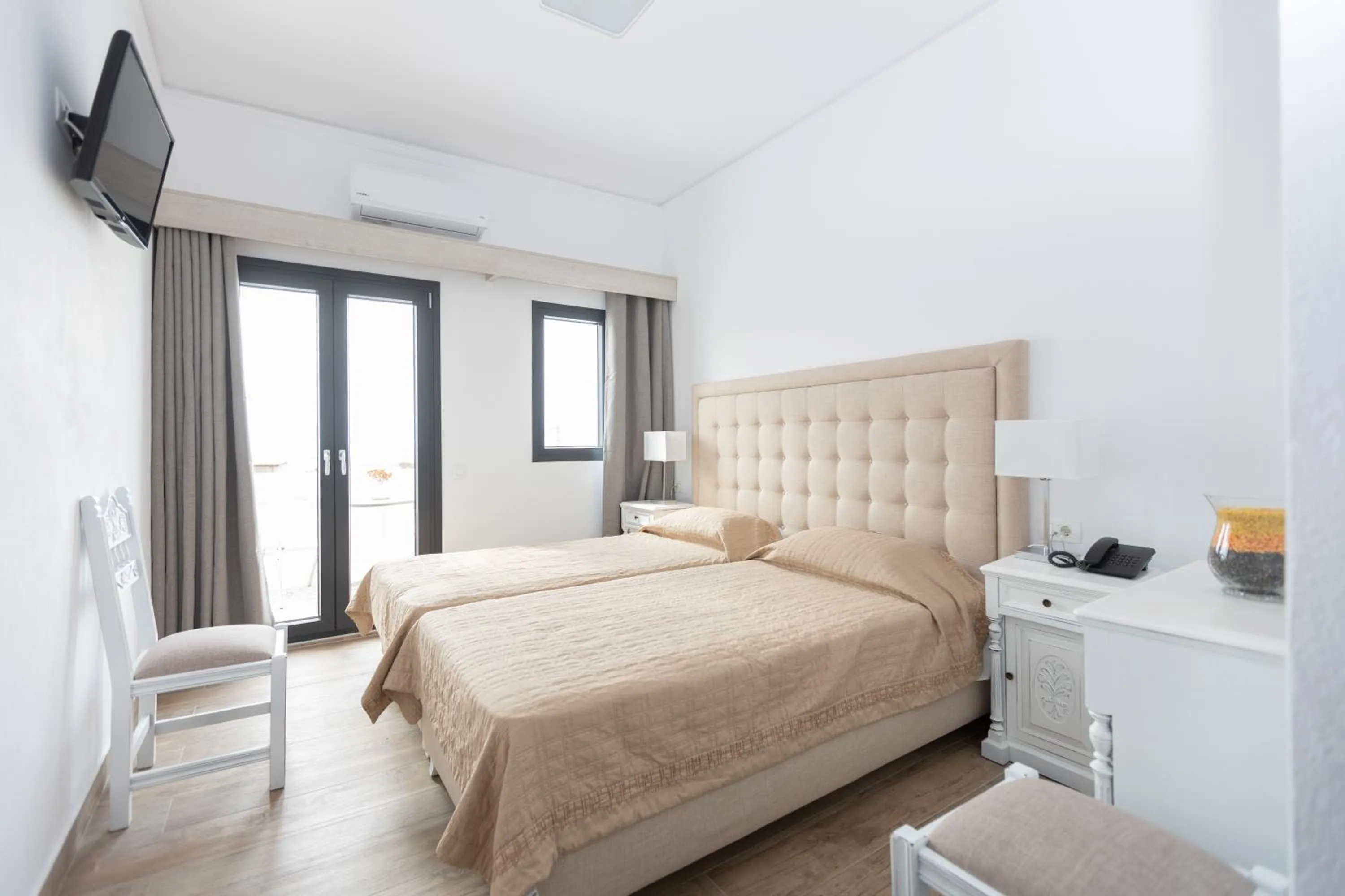 Bed in Hotel Star Santorini