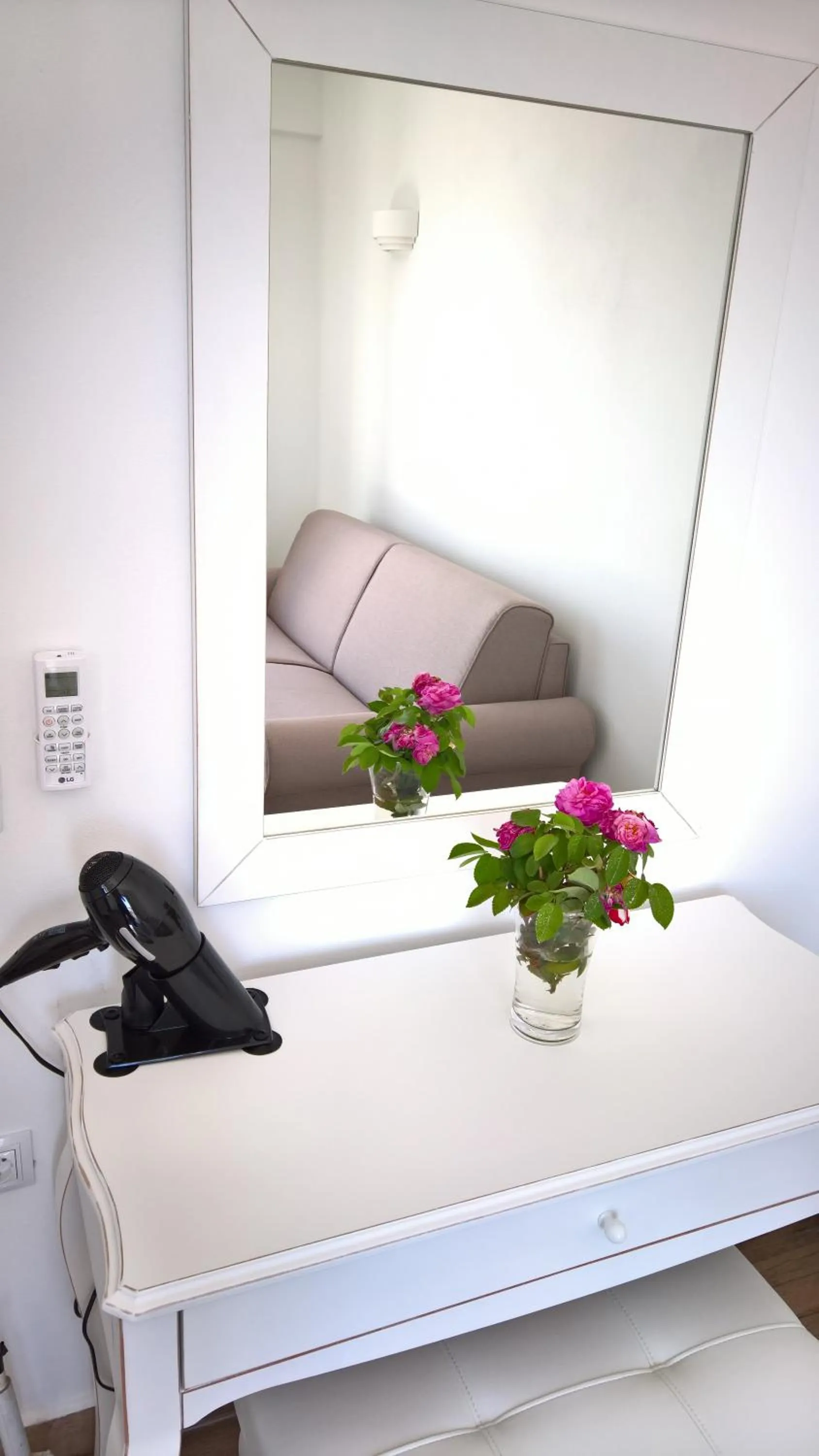 Decorative detail, Bed in Hotel Star Santorini