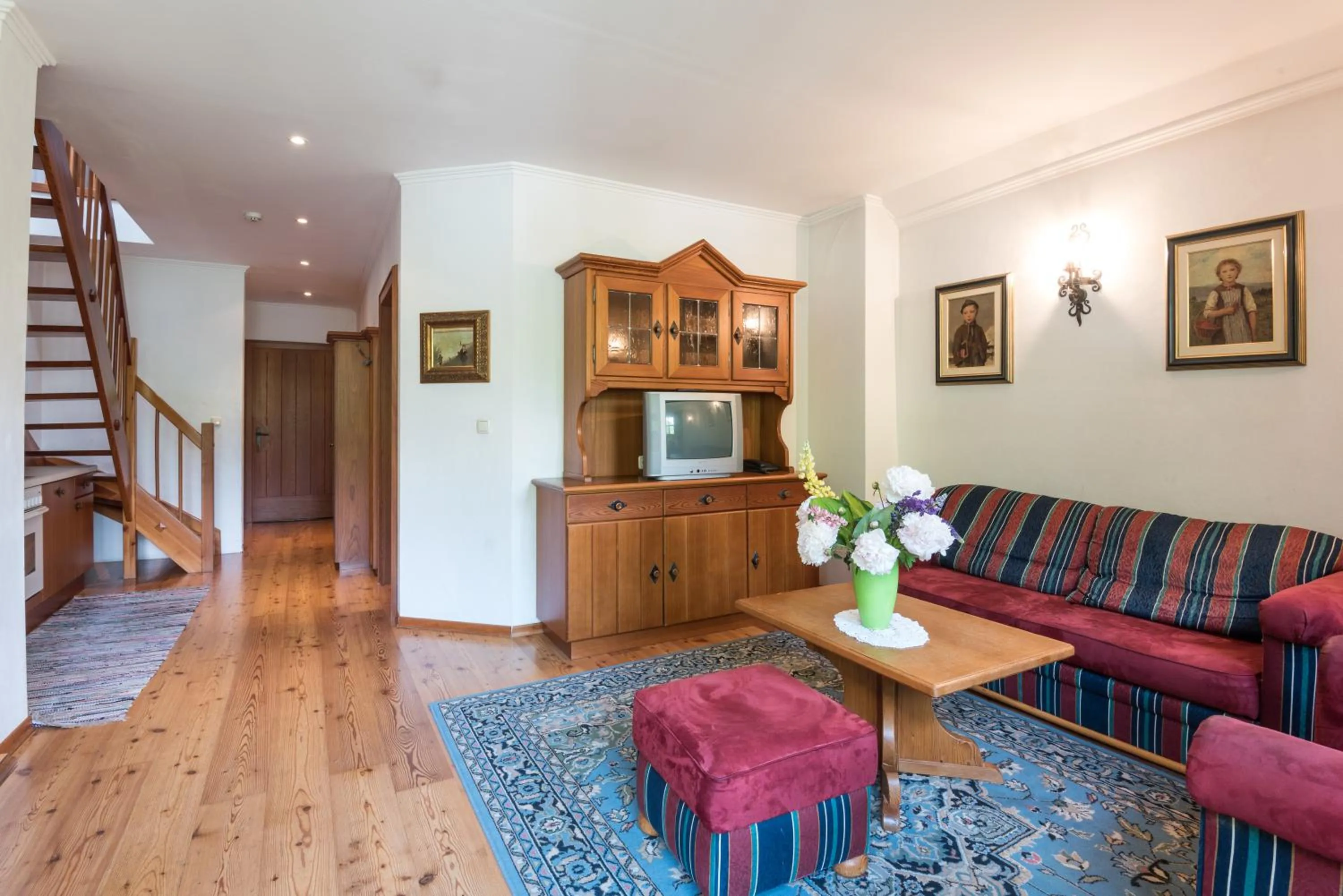 Communal lounge/ TV room in Hotel Post