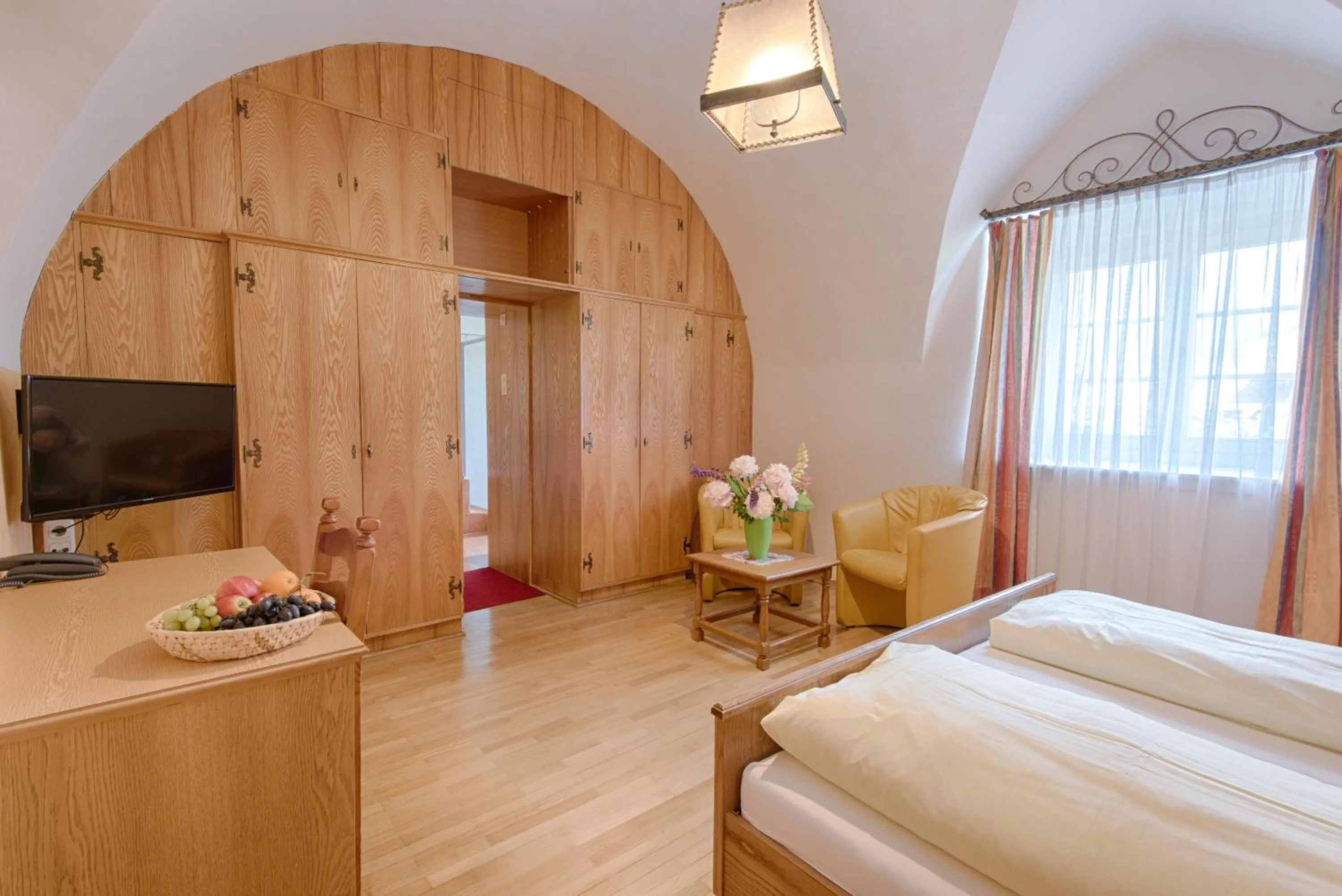 Photo of the whole room, Bed in Hotel Post