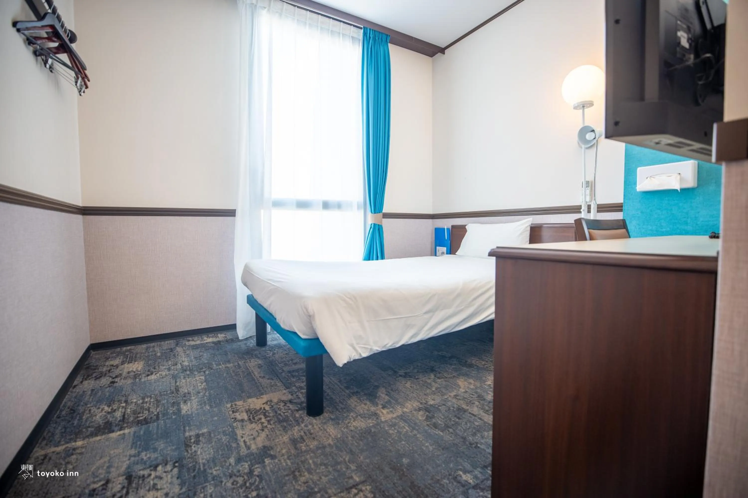 Photo of the whole room, Bed in Toyoko INN Marseille Saint Charles