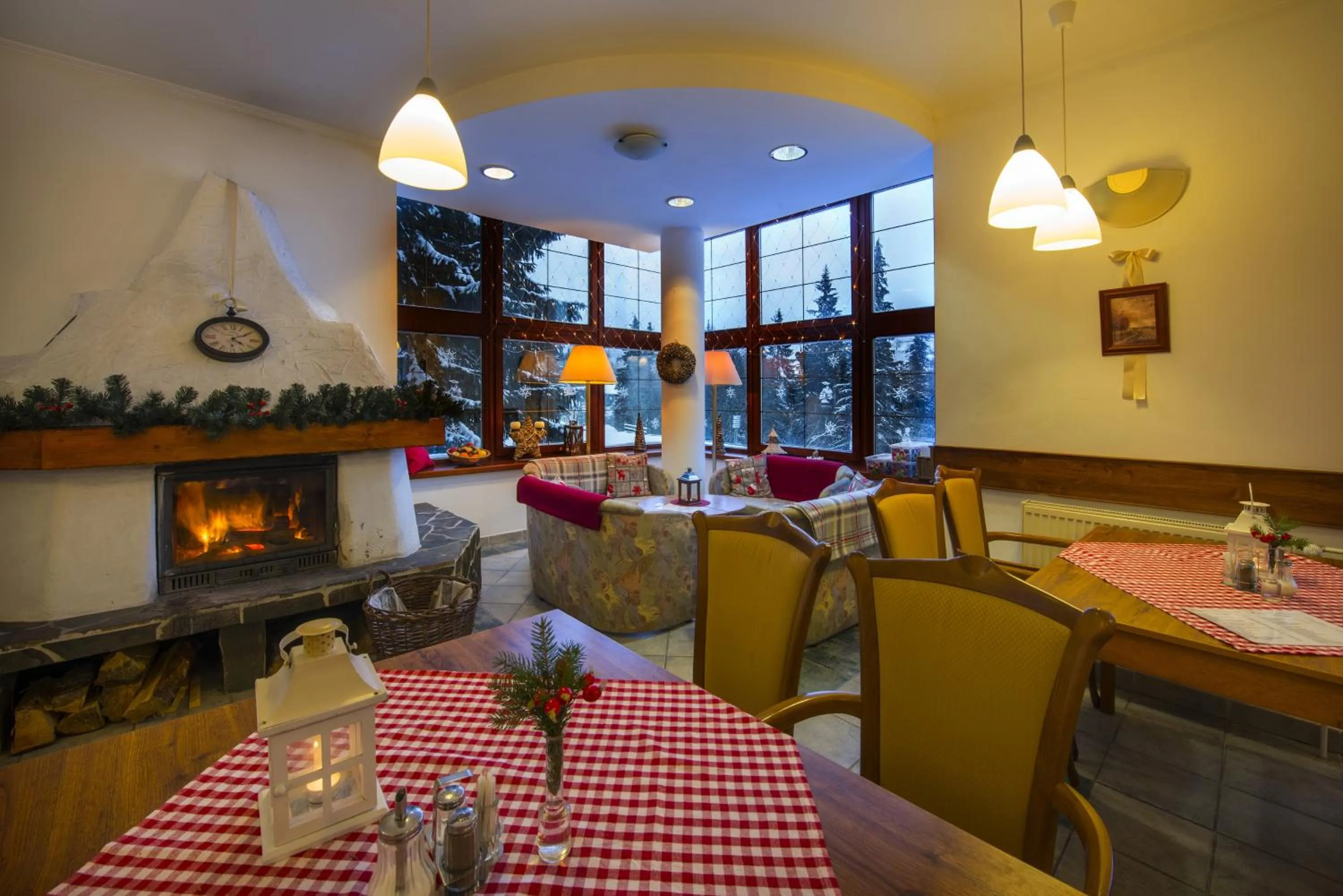 Communal lounge/ TV room in Penzión Pleso